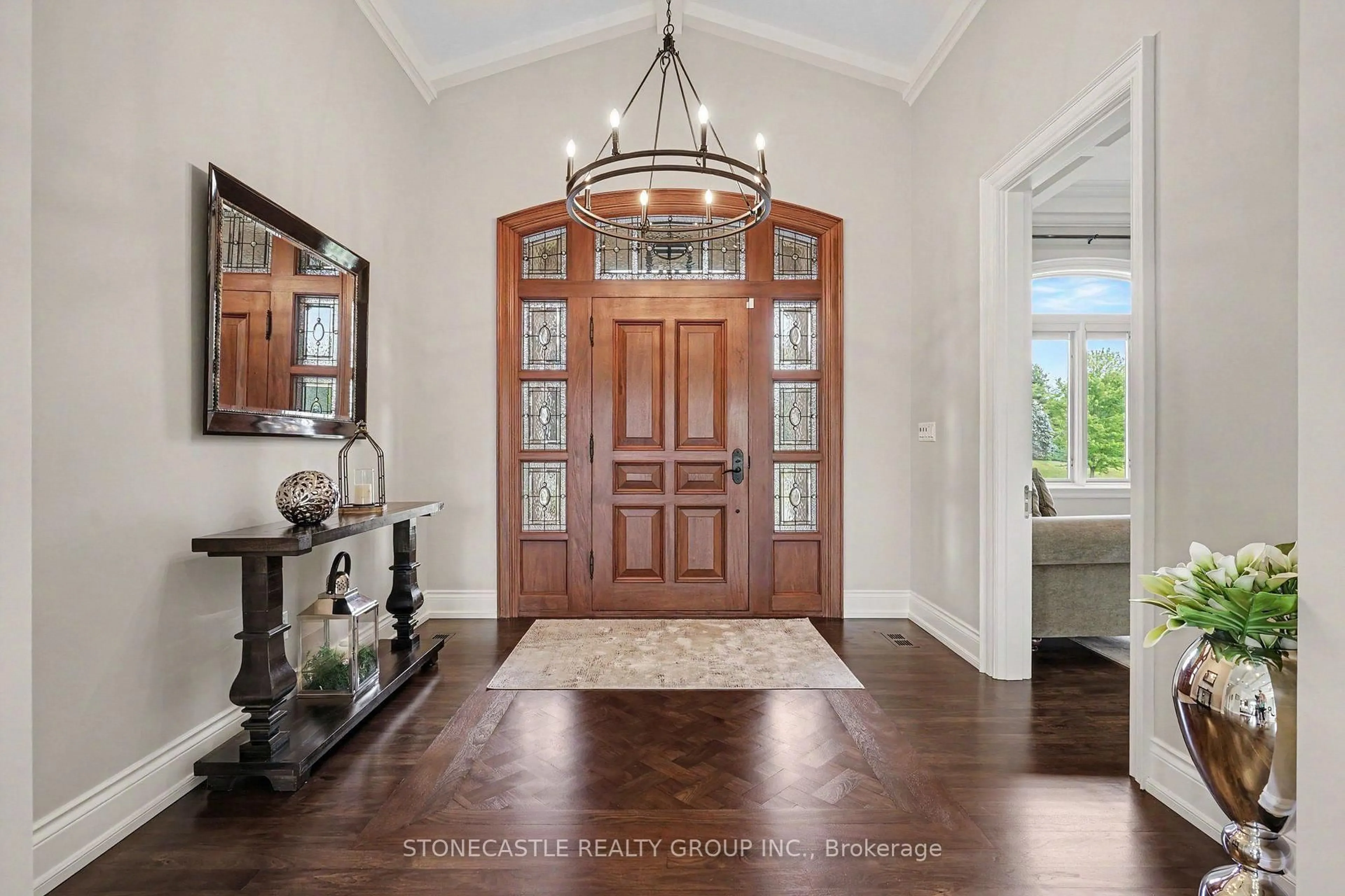 Indoor entryway for 4 Sugarbush Lane, Uxbridge Ontario L9P 2A1