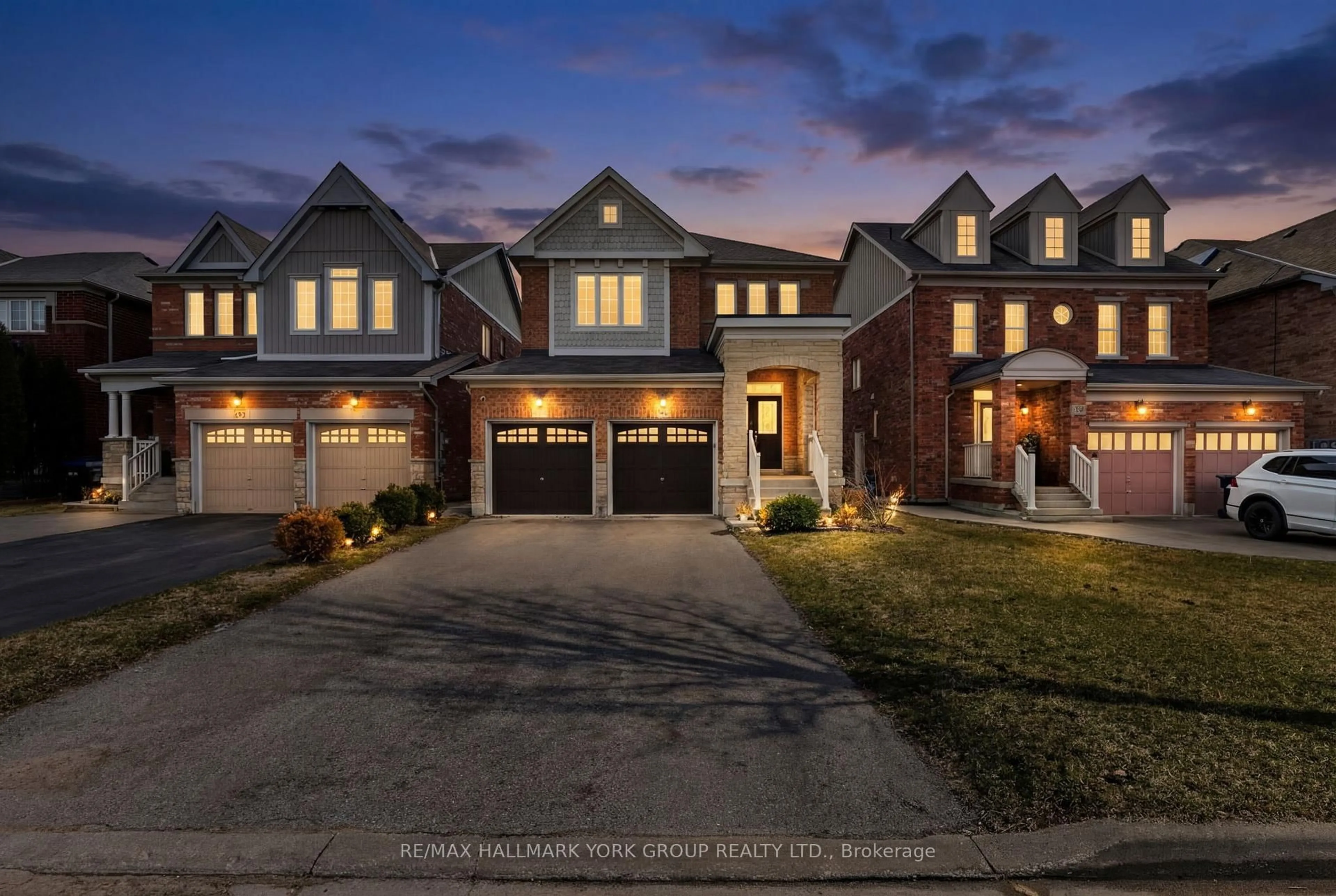 Home with brick exterior material, street for 35 Amberwing Landing, Bradford West Gwillimbury Ontario L3Z 0H9
