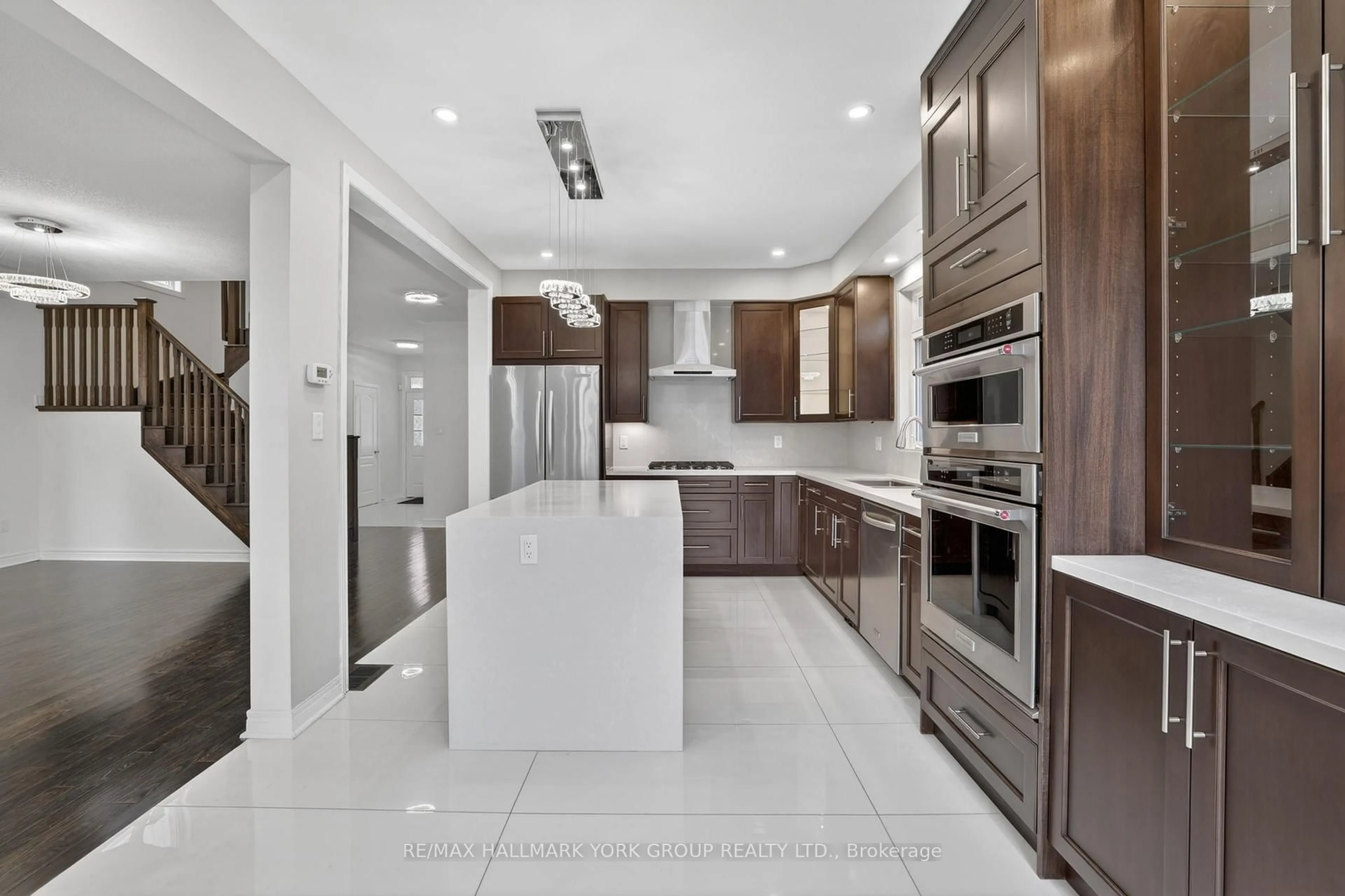 Contemporary kitchen, ceramic/tile floor for 35 Amberwing Landing, Bradford West Gwillimbury Ontario L3Z 0H9