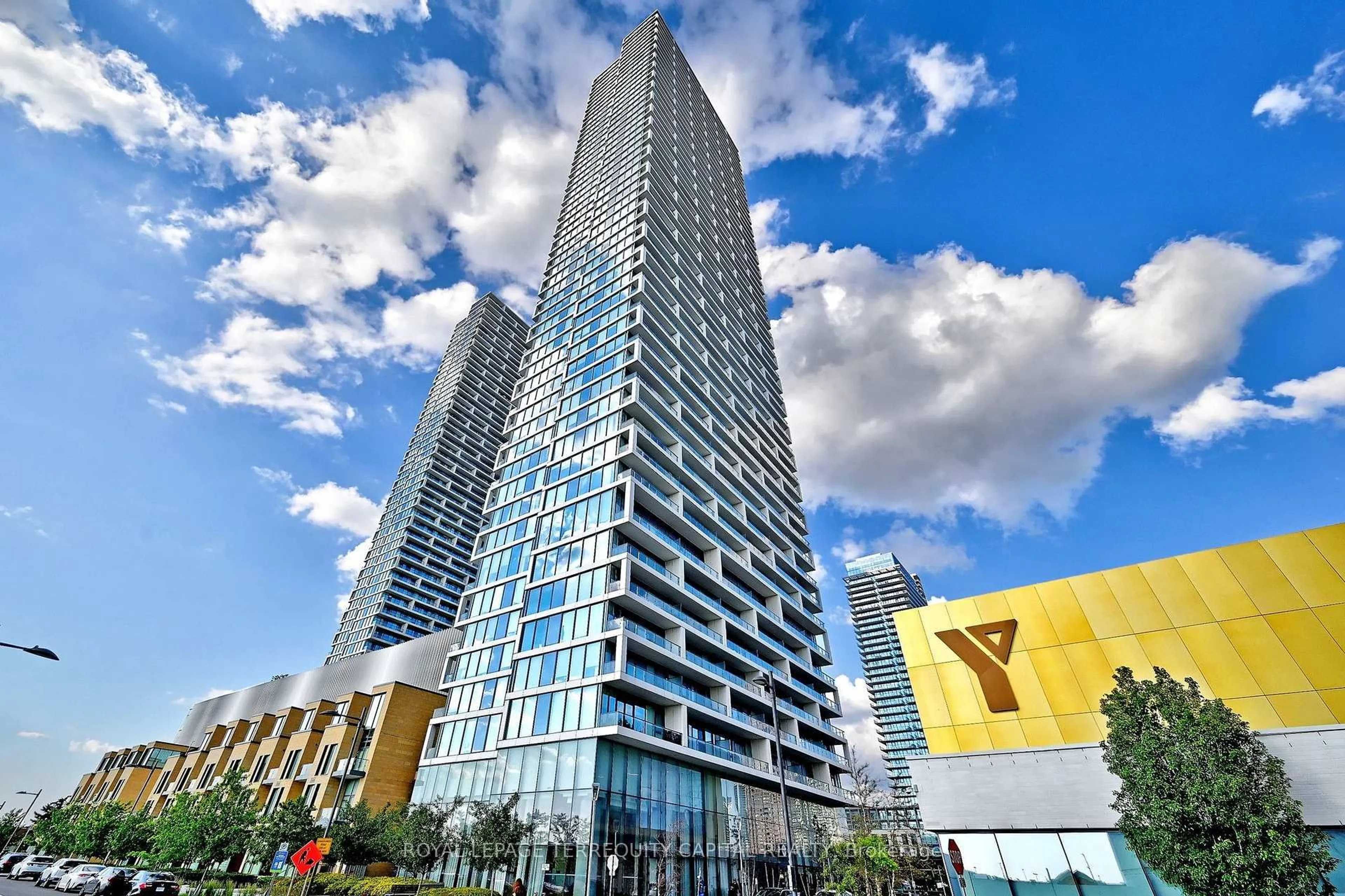 Indoor foyer for 5 Buttermill Ave #4808, Vaughan Ontario L4K 0J5