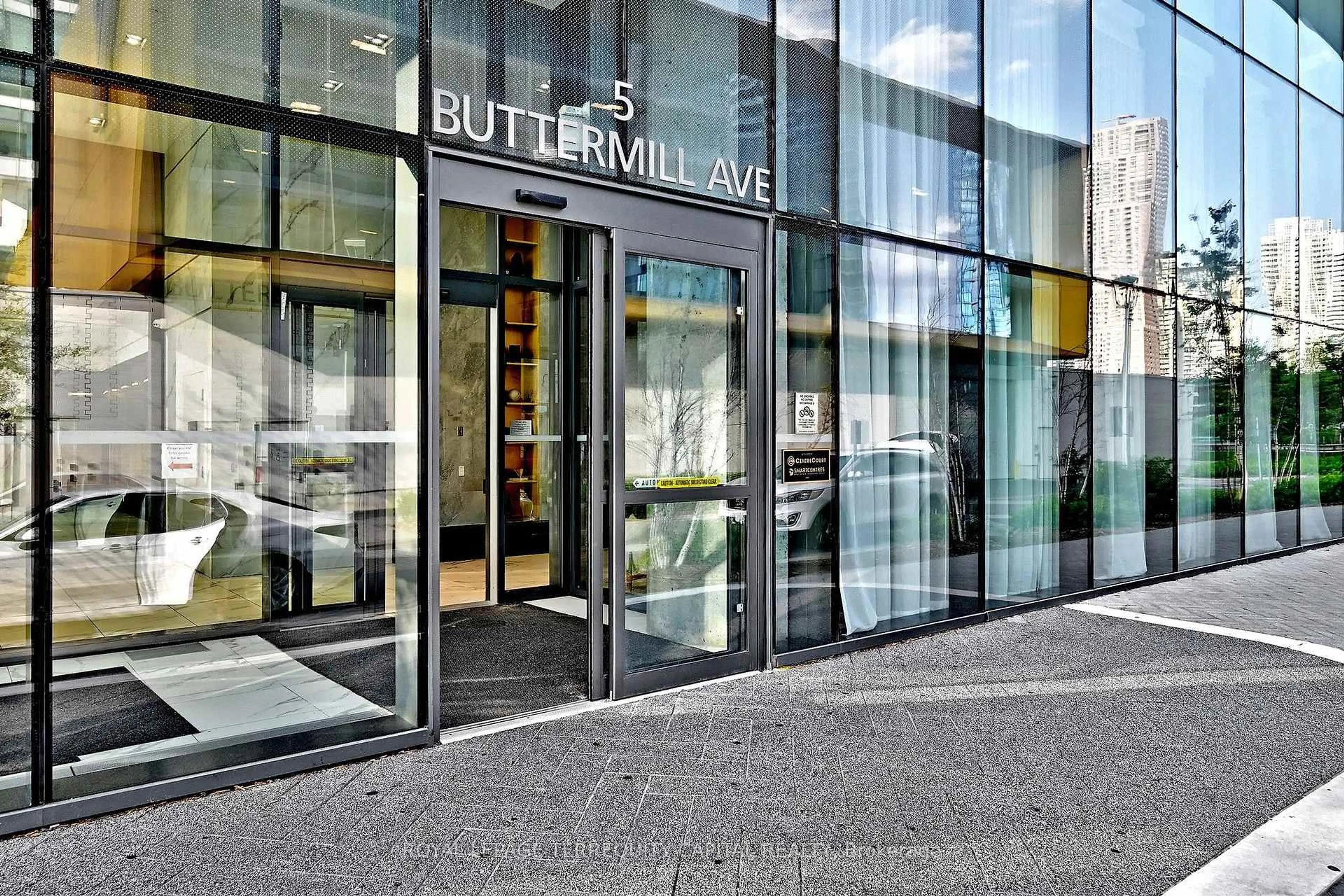 Indoor foyer for 5 Buttermill Ave #4808, Vaughan Ontario L4K 0J5