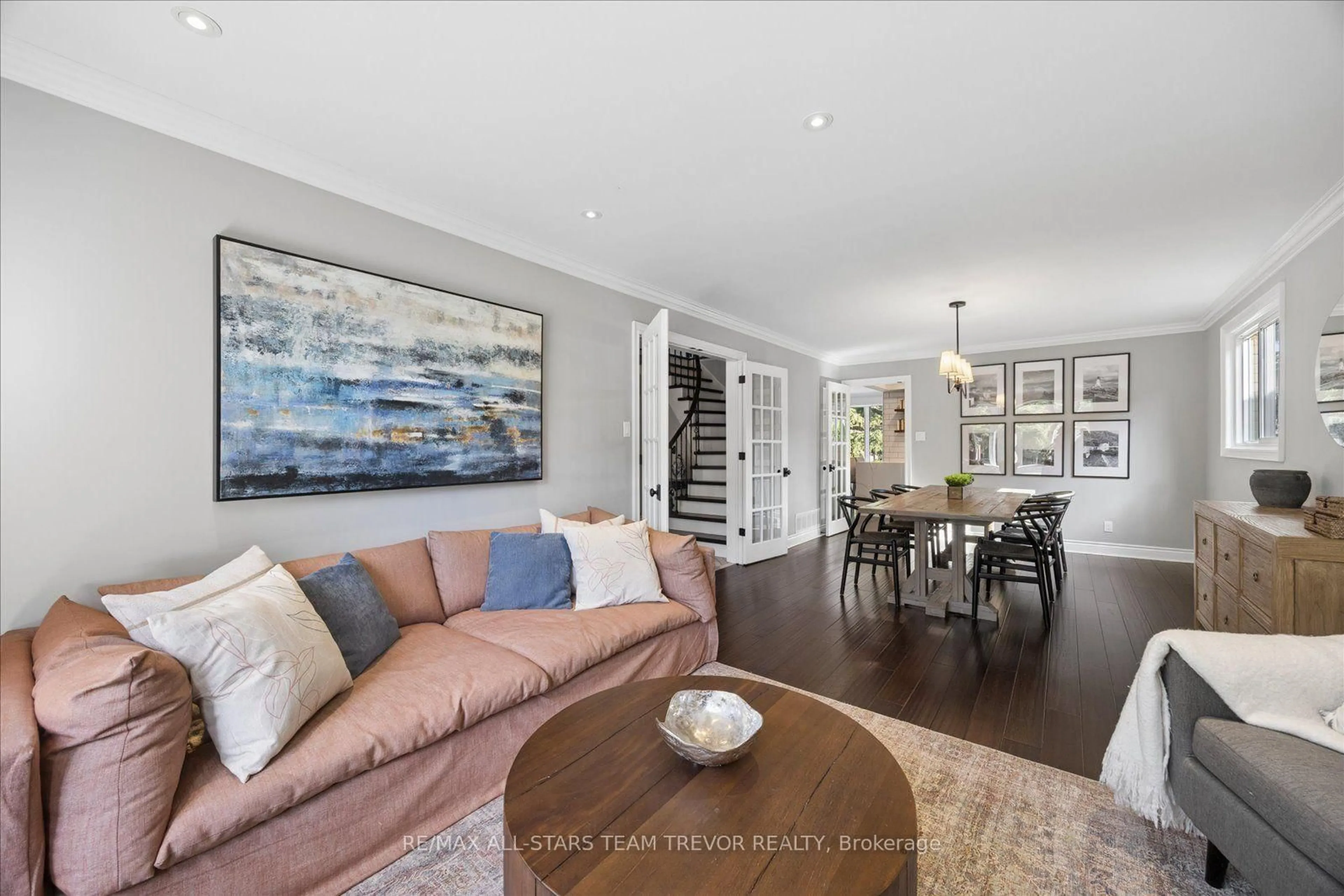 Living room with furniture, unknown for 67 Riverglen Dr, Georgina Ontario L4P 3K7