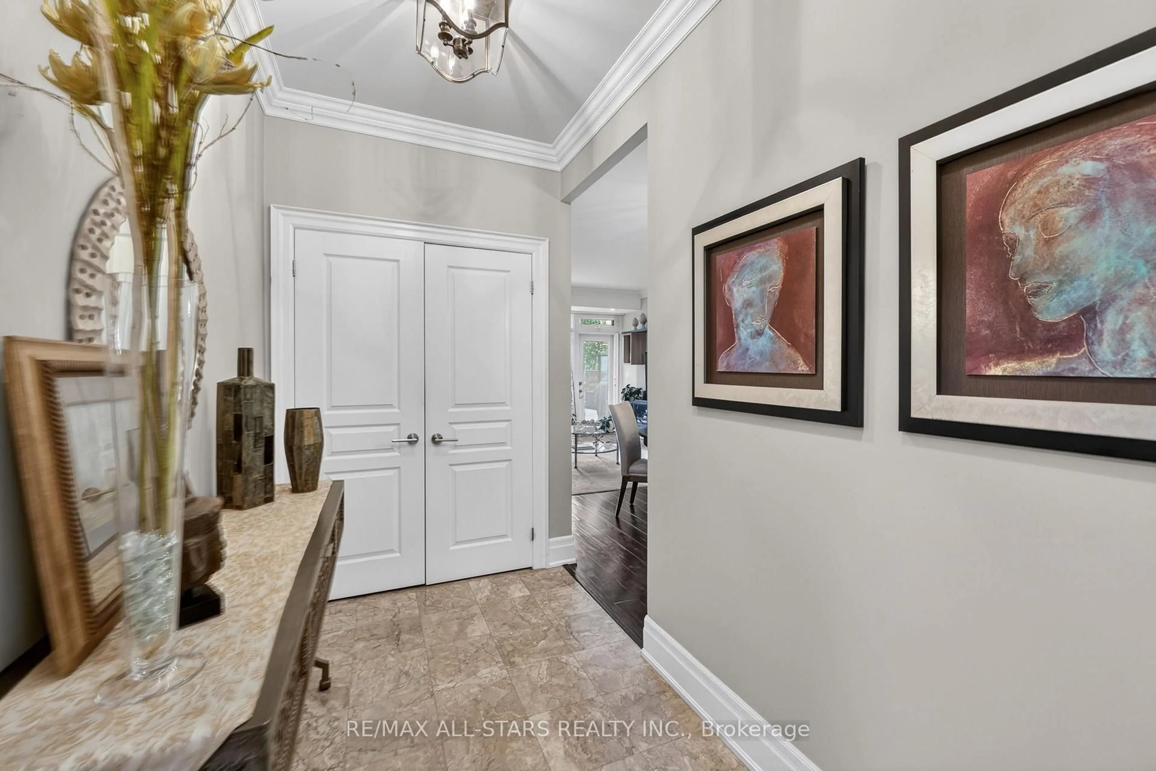Indoor entryway for 35 Baker Hill Blvd #115, Whitchurch-Stouffville Ontario L4A 1P8