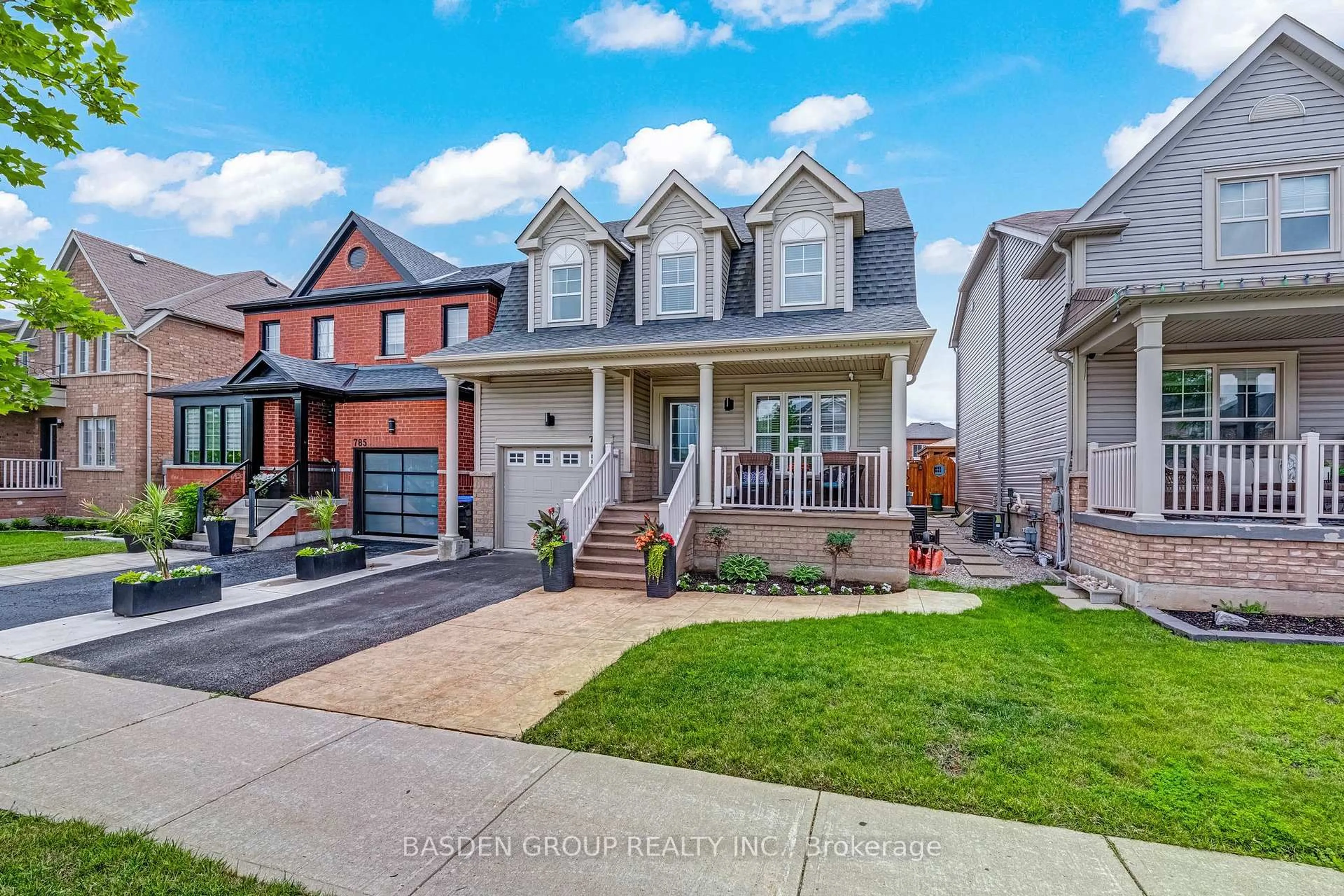 Home with brick exterior material, street for 789 Miller Park Ave, Bradford West Gwillimbury Ontario L3Z 0L8