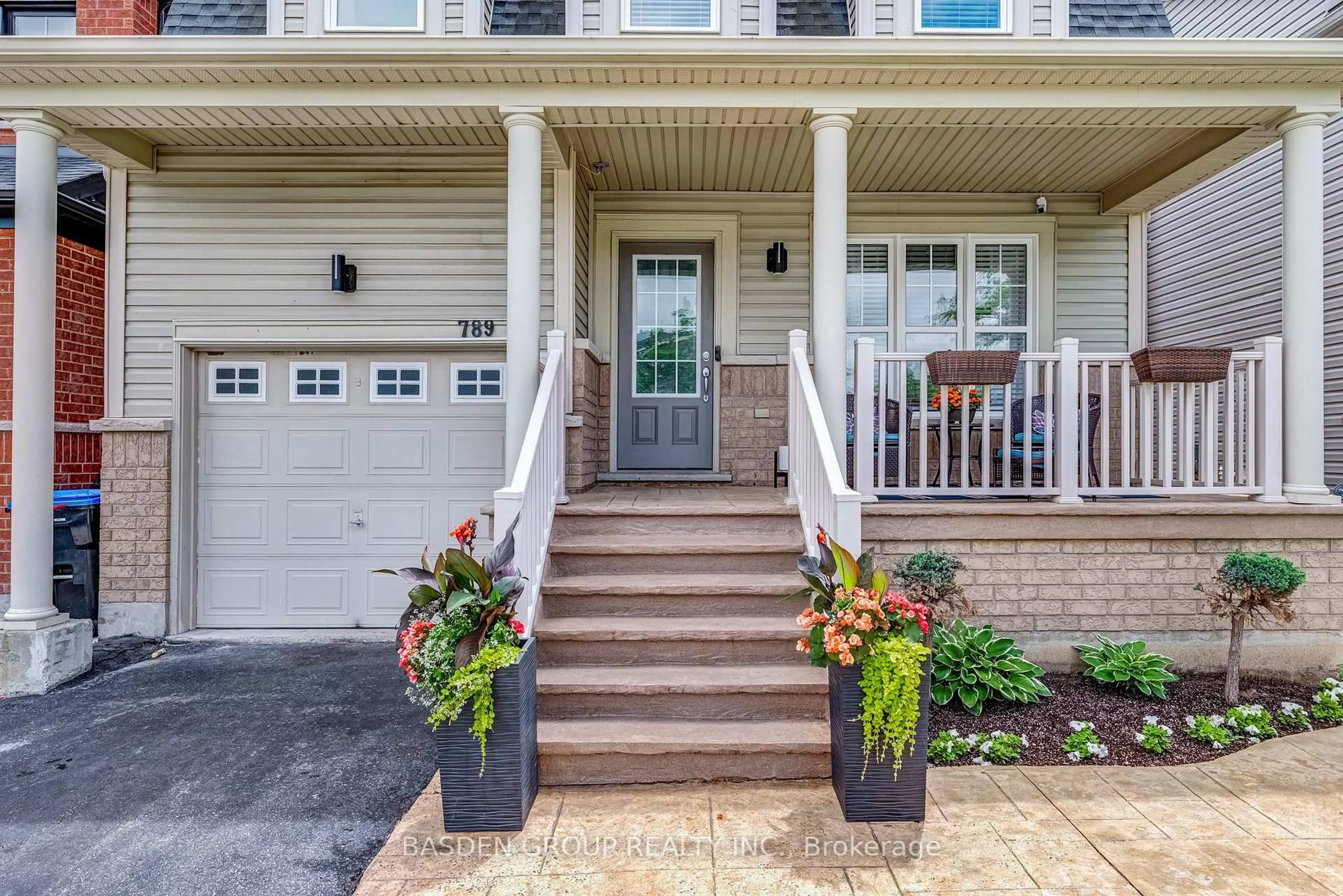Indoor entryway for 789 Miller Park Ave, Bradford West Gwillimbury Ontario L3Z 0L8