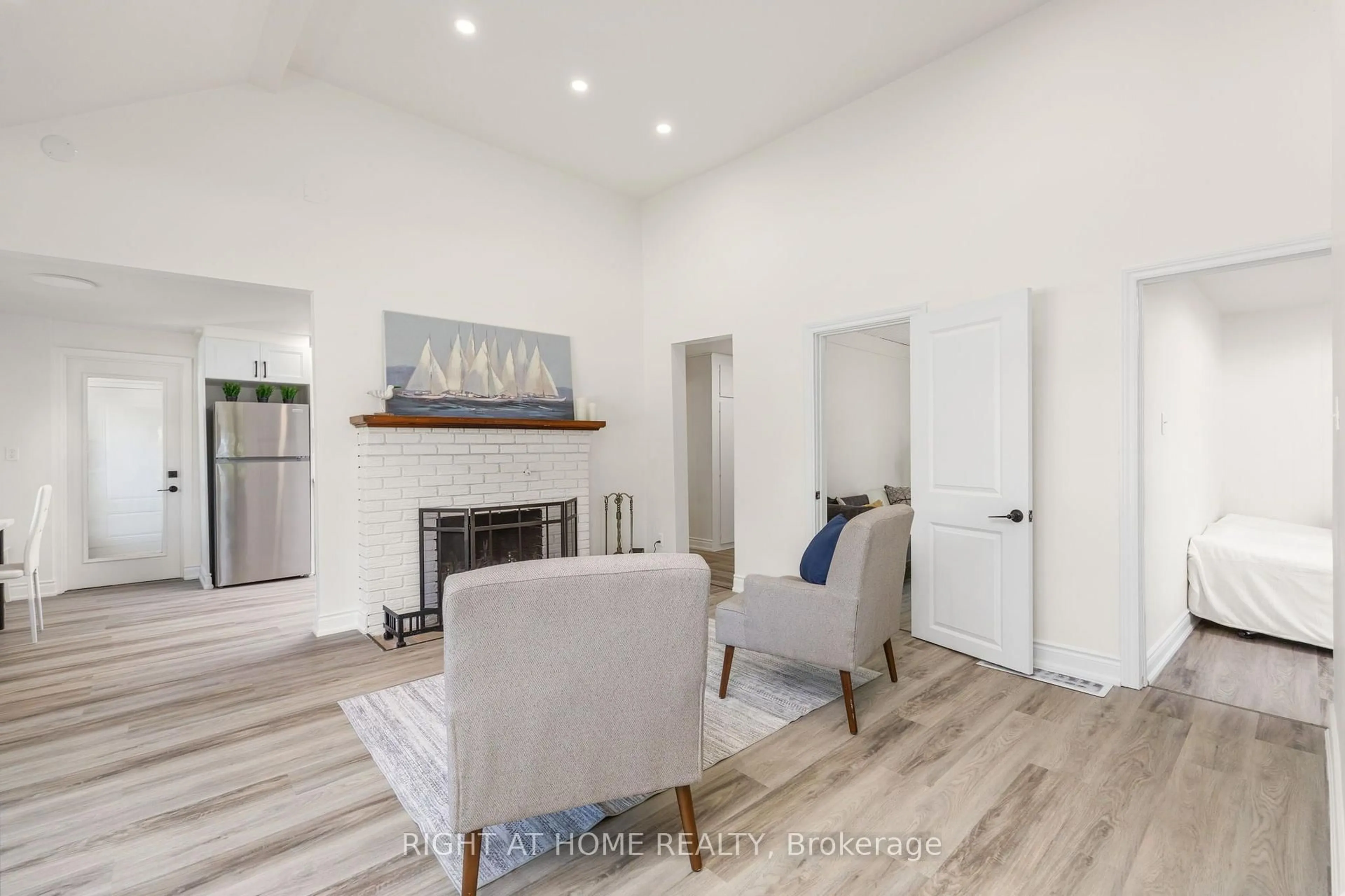 Living room with furniture, wood/laminate floor for 51 Lakeside Dr, Innisfil Ontario L9S 2T8