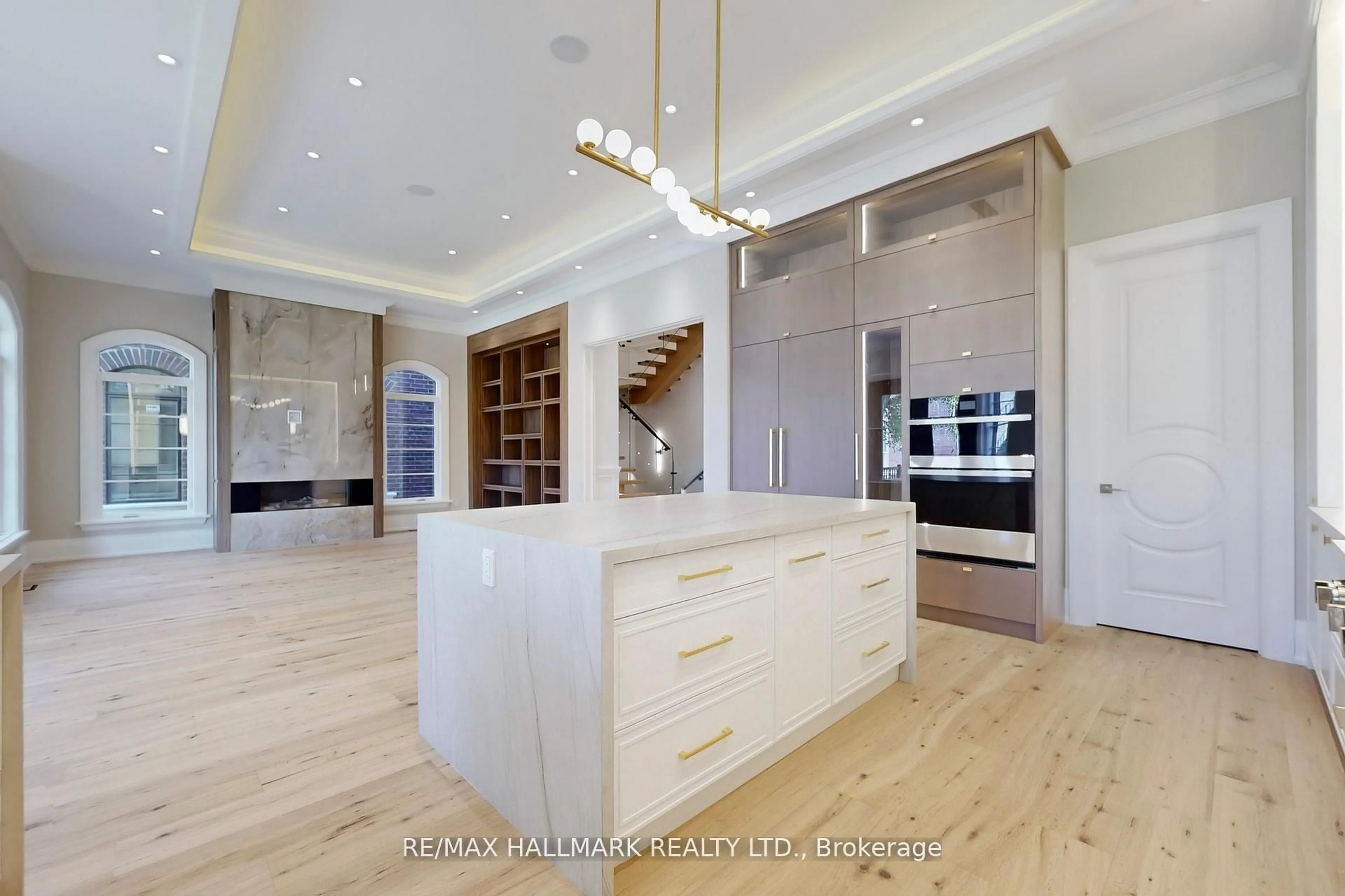 Contemporary kitchen, unknown for 152 Olde Bayview Ave, Richmond Hill Ontario L4E 3C6
