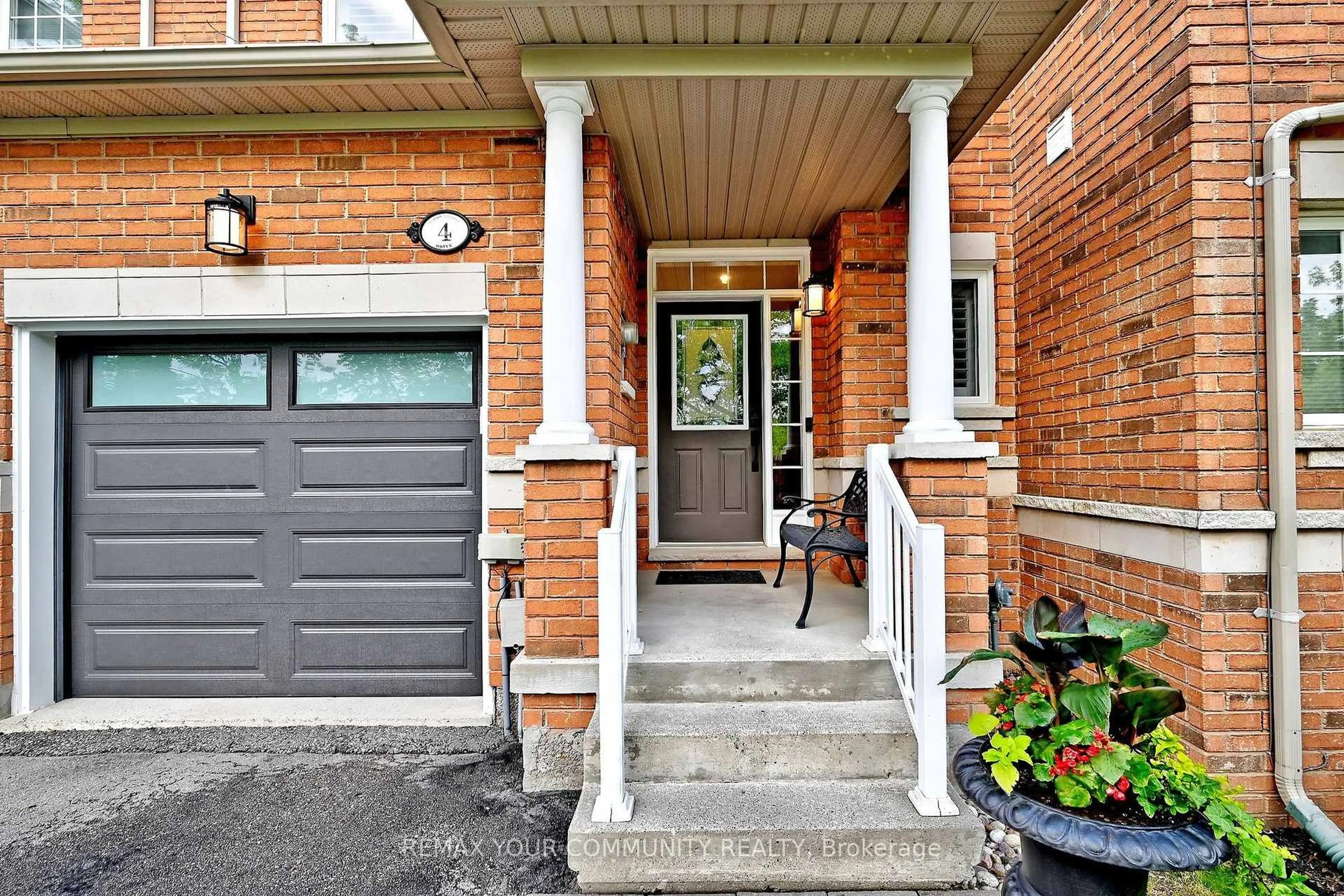 Home with brick exterior material, street for 8 Townwood Dr #4, Richmond Hill Ontario L4E 4X9