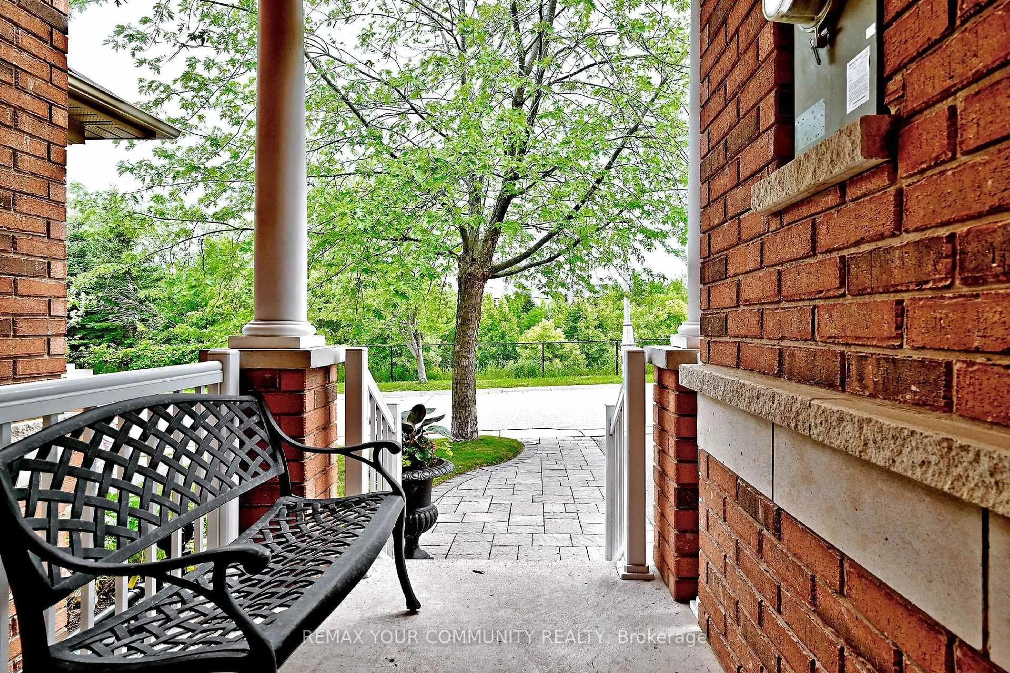 Patio, street for 8 Townwood Dr #4, Richmond Hill Ontario L4E 4X9