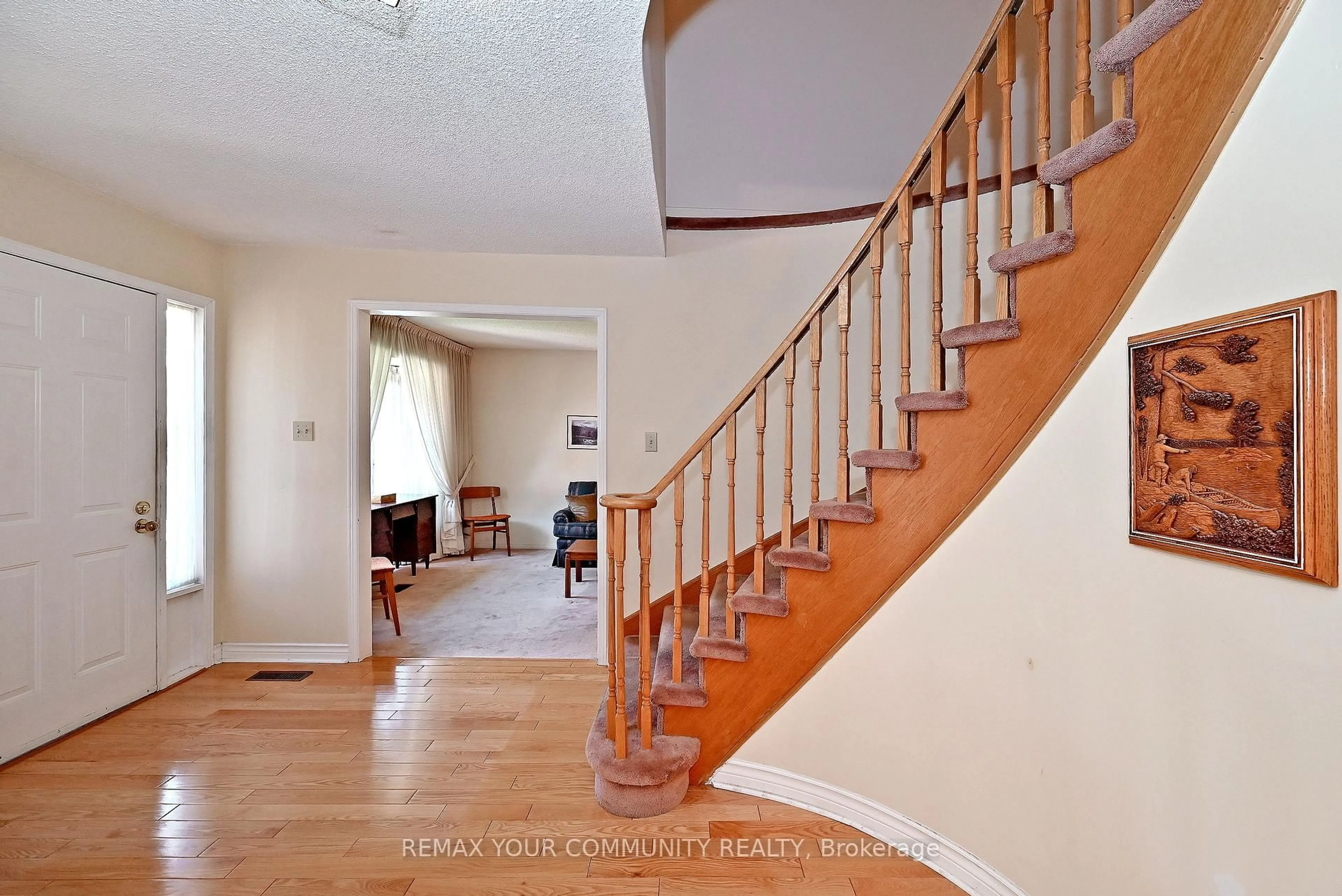 Unknown for 49 Tribbling Cres, Aurora Ontario L4G 4W7