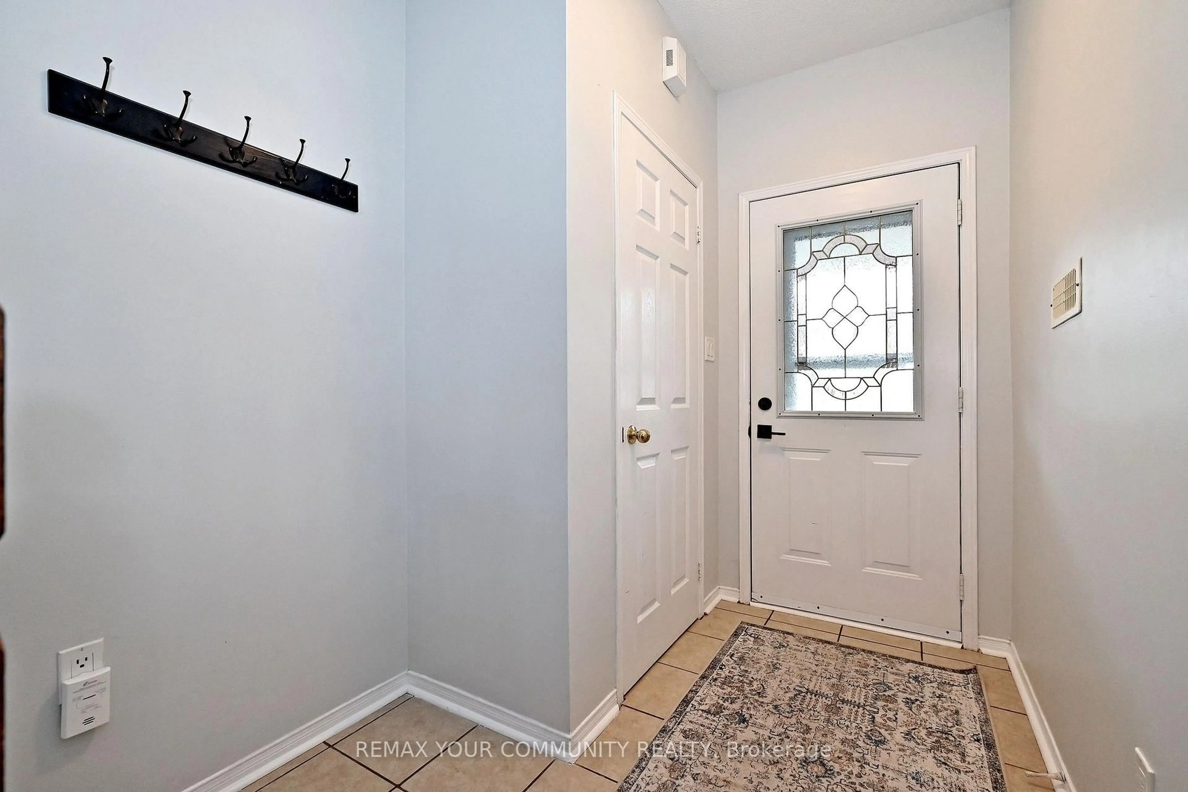 Indoor entryway for 57 Hattie Crt, Georgina Ontario L4P 3Z8