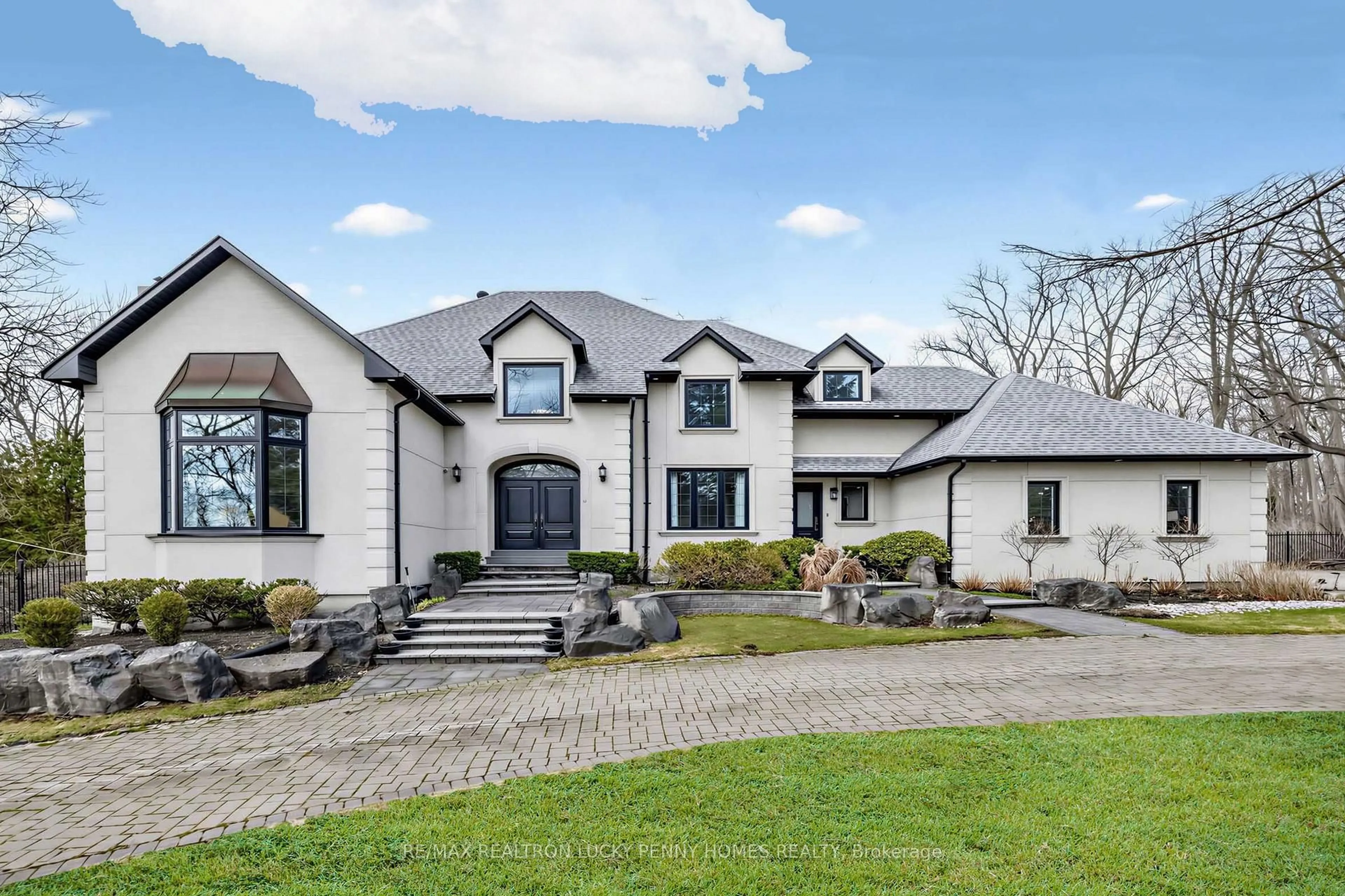 Home with brick exterior material, street for 18 Walnut Glen Pl, Markham Ontario L6C 1A3