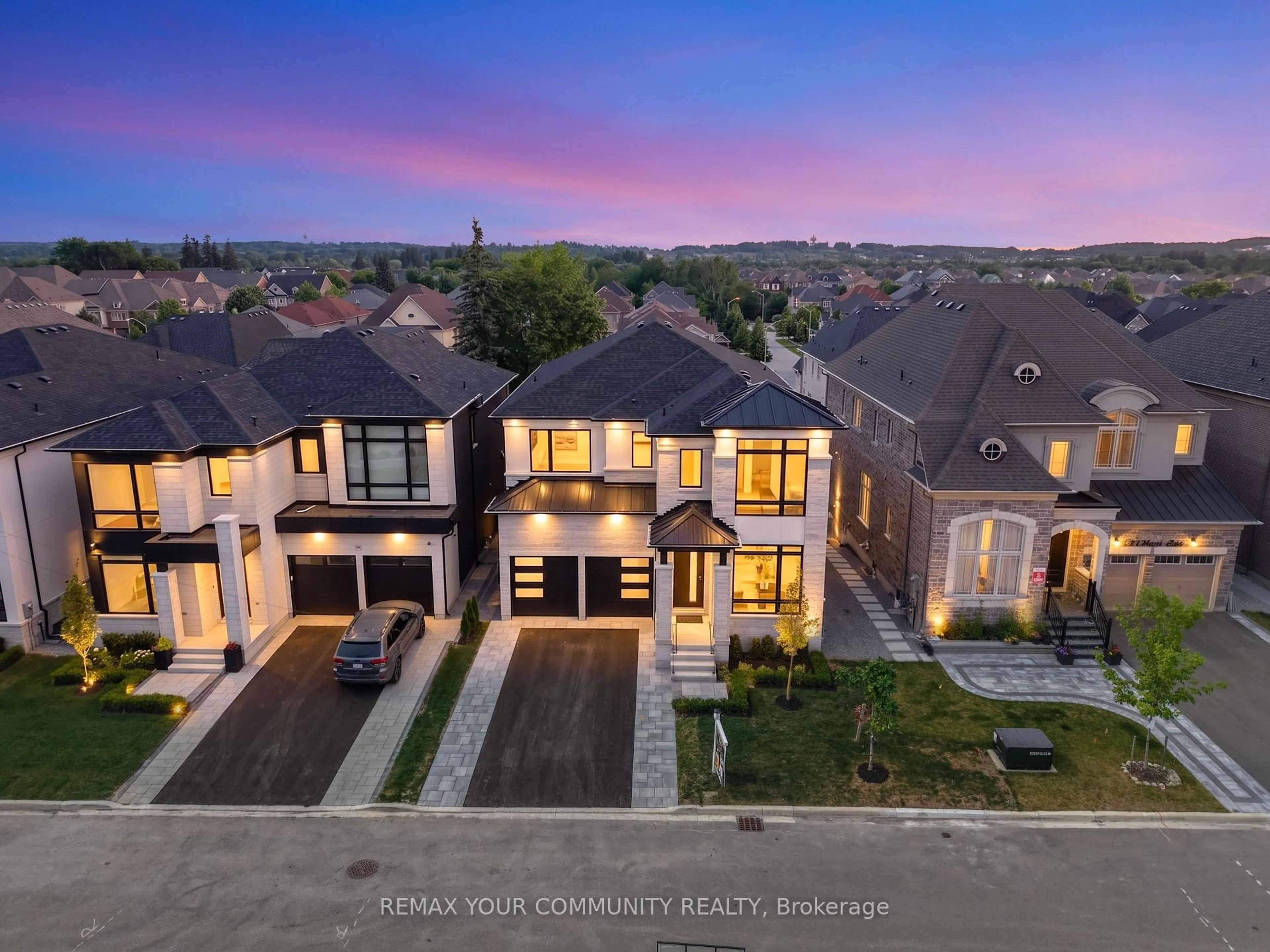 A pic from outside/outdoor area/front of a property/back of a property/a pic from drone, mountain view for 23 Menotti Dr, Richmond Hill Ontario L4E 2Z2