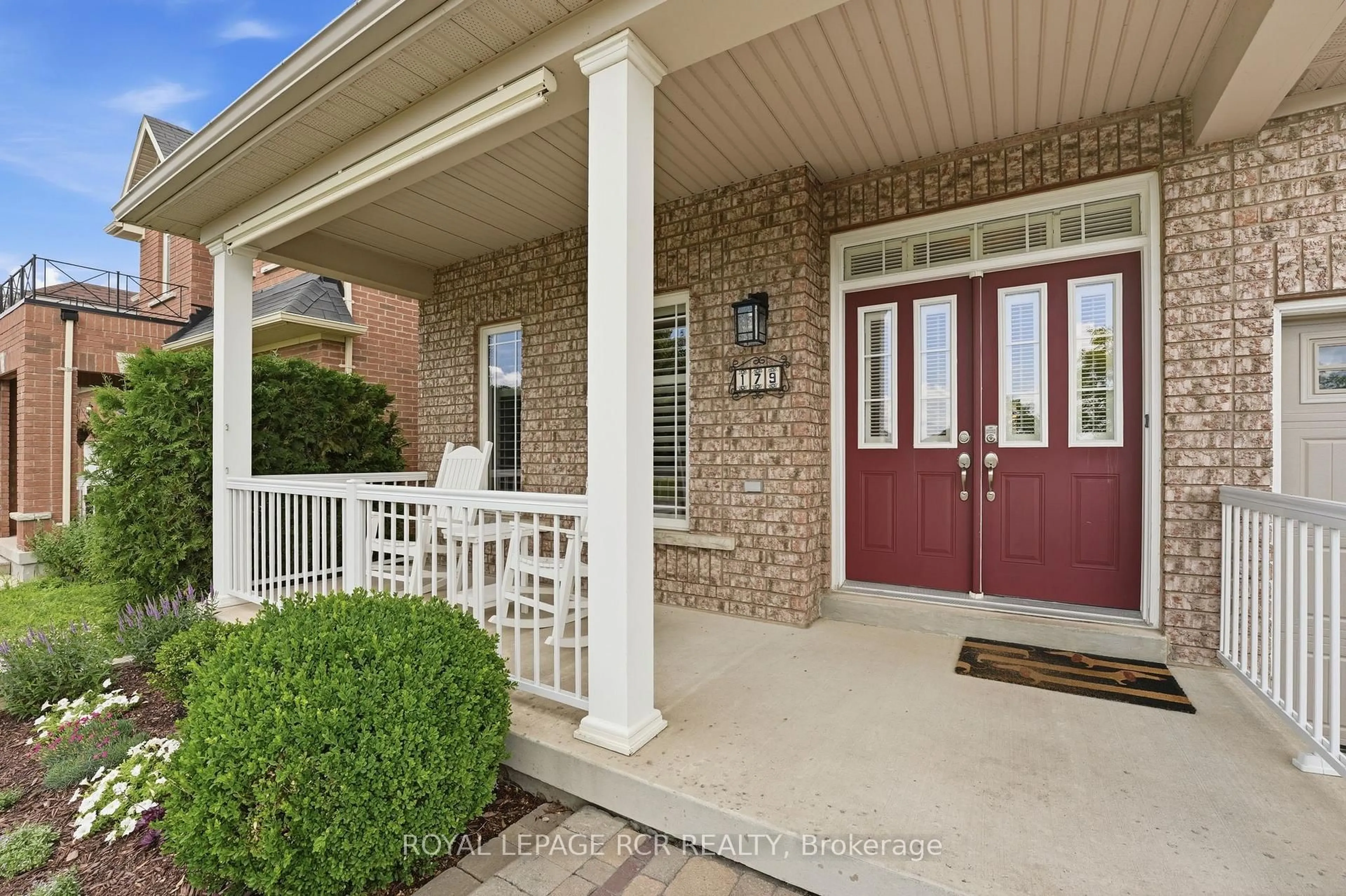 Indoor entryway for 179 Laurendale Ave, Georgina Ontario L4P 0C2