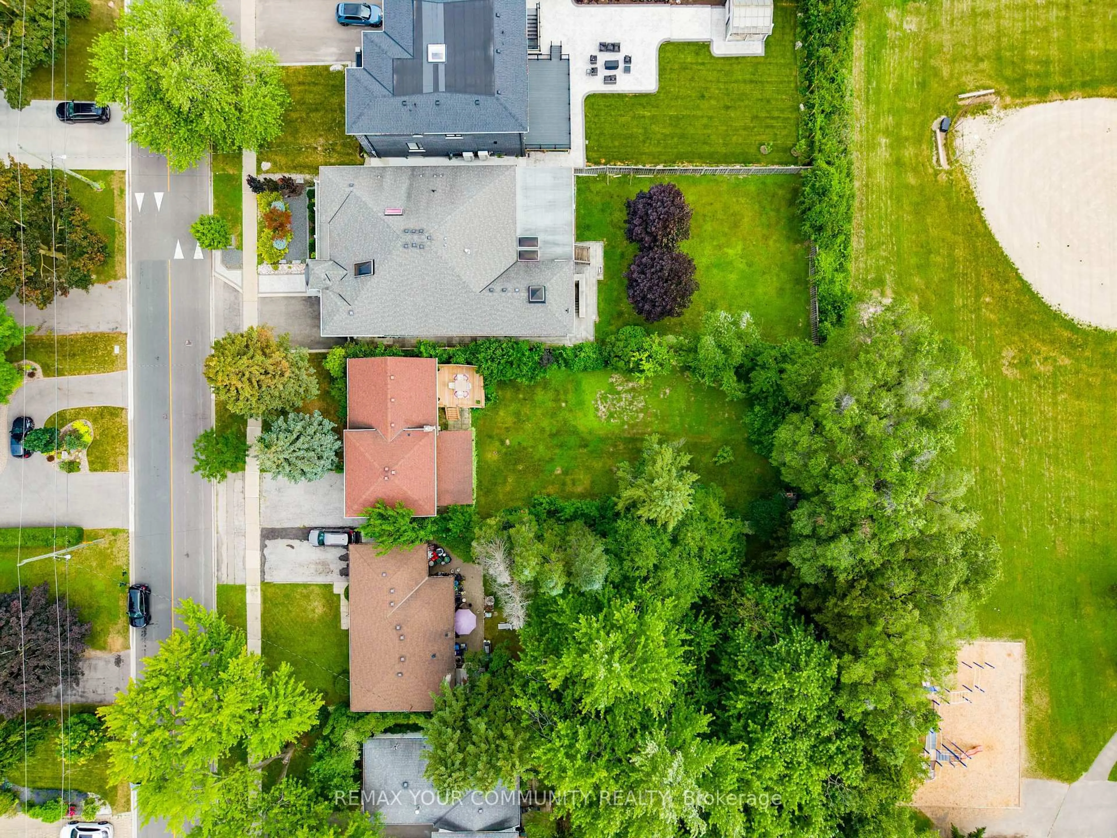 A pic from outside/outdoor area/front of a property/back of a property/a pic from drone, street for 35 Netherford Rd, Vaughan Ontario L6A 1C7
