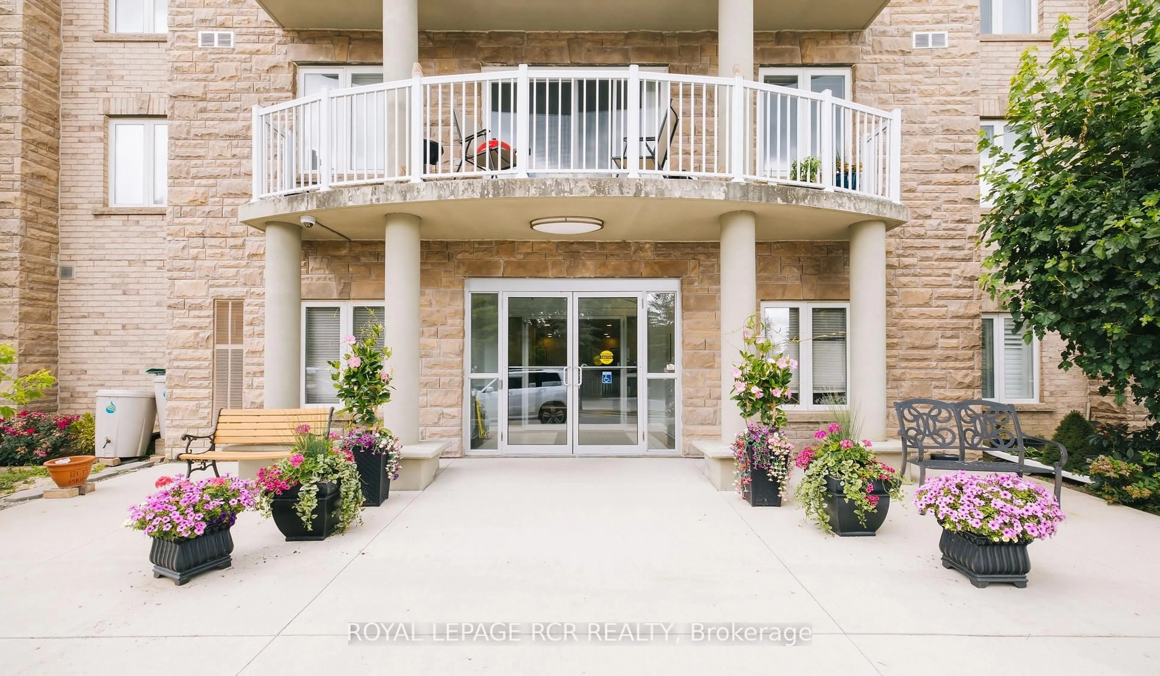 Unknown for 32 Church St #307, King Ontario L0G 1T0