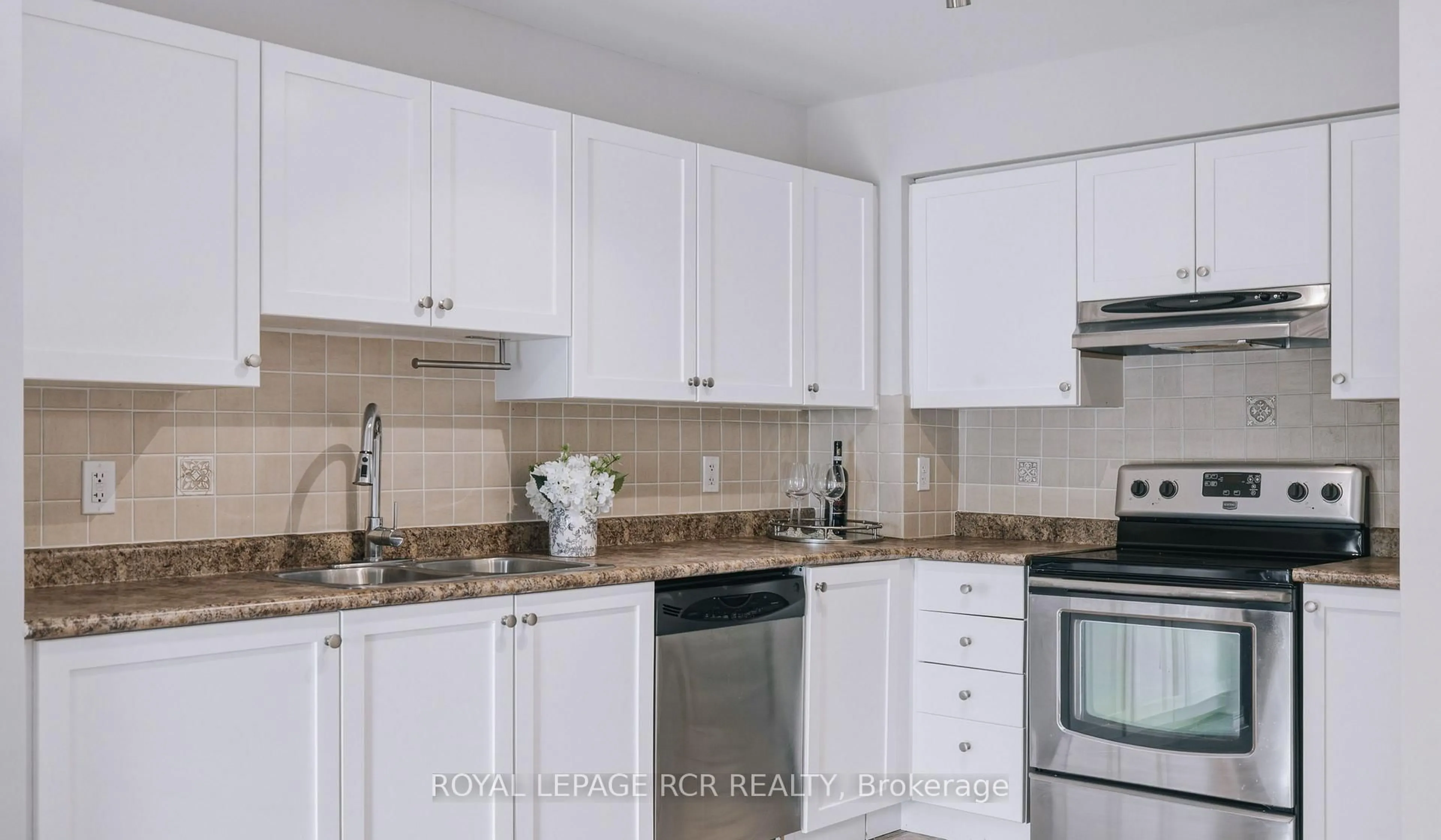 Standard kitchen, unknown for 32 Church St #307, King Ontario L0G 1T0