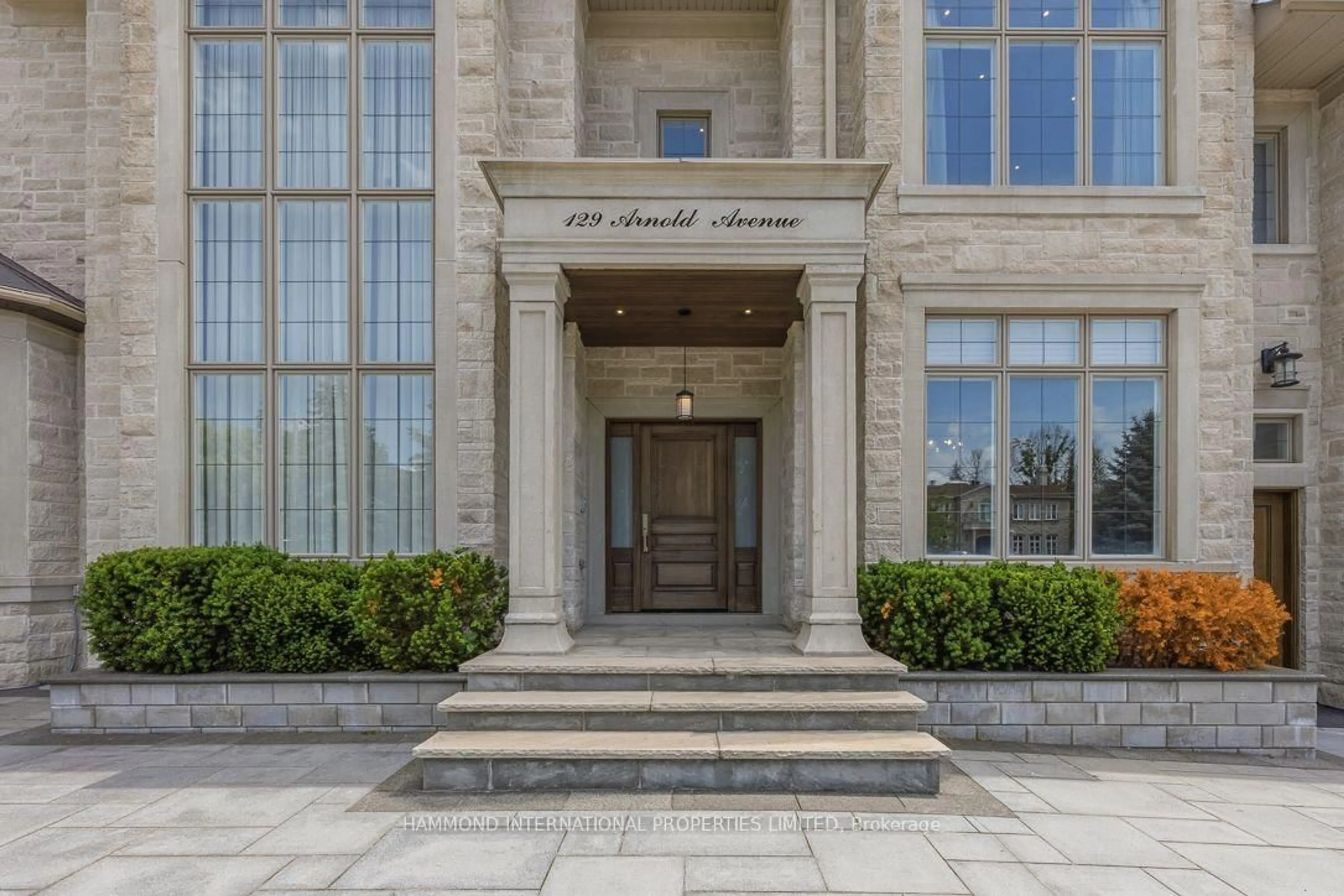 Indoor foyer for 129 Arnold Ave, Vaughan Ontario L4J 1B8