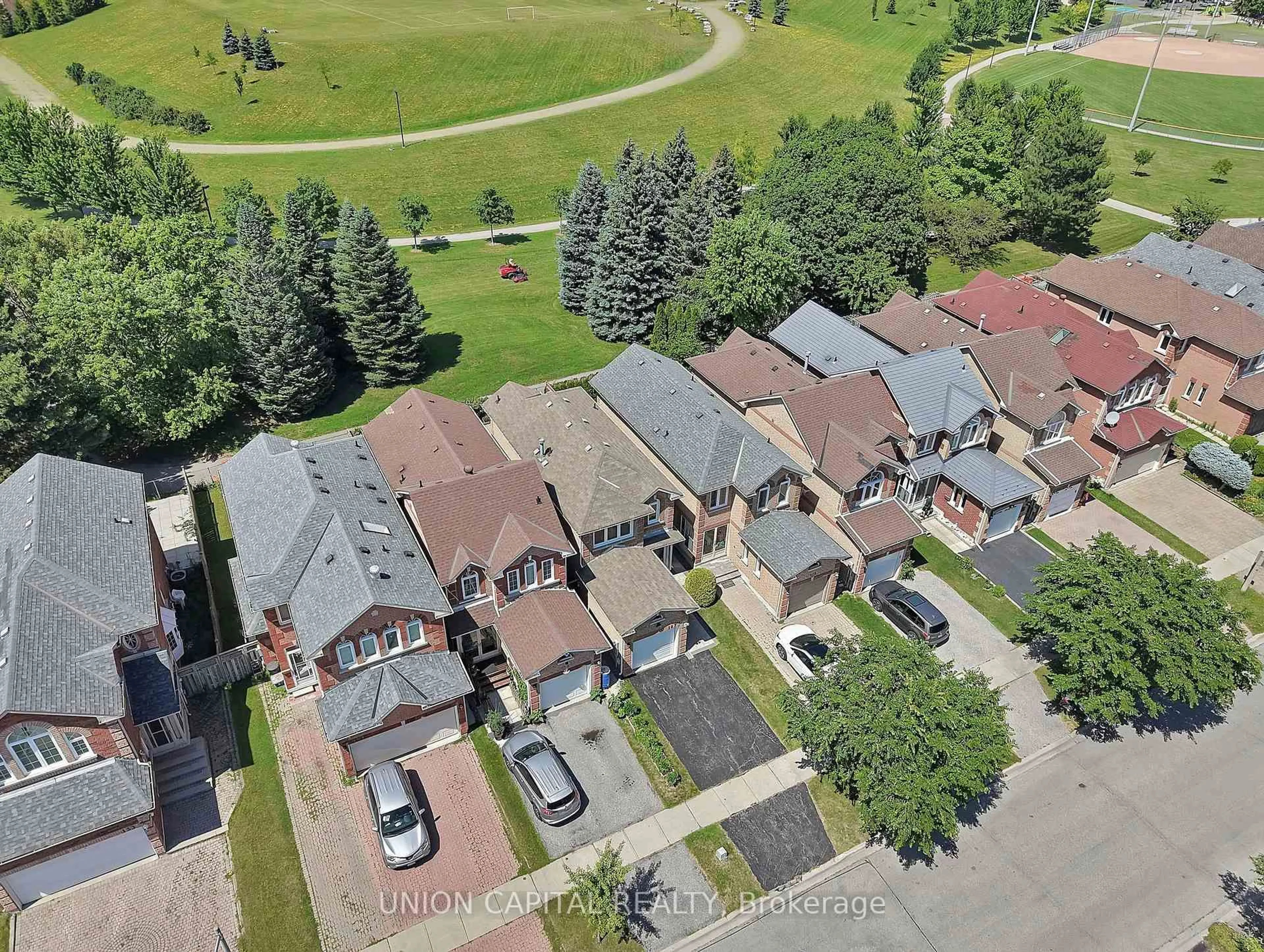 A pic from outside/outdoor area/front of a property/back of a property/a pic from drone, street for 147 Milliken Meadows Dr, Markham Ontario L3R 0V7