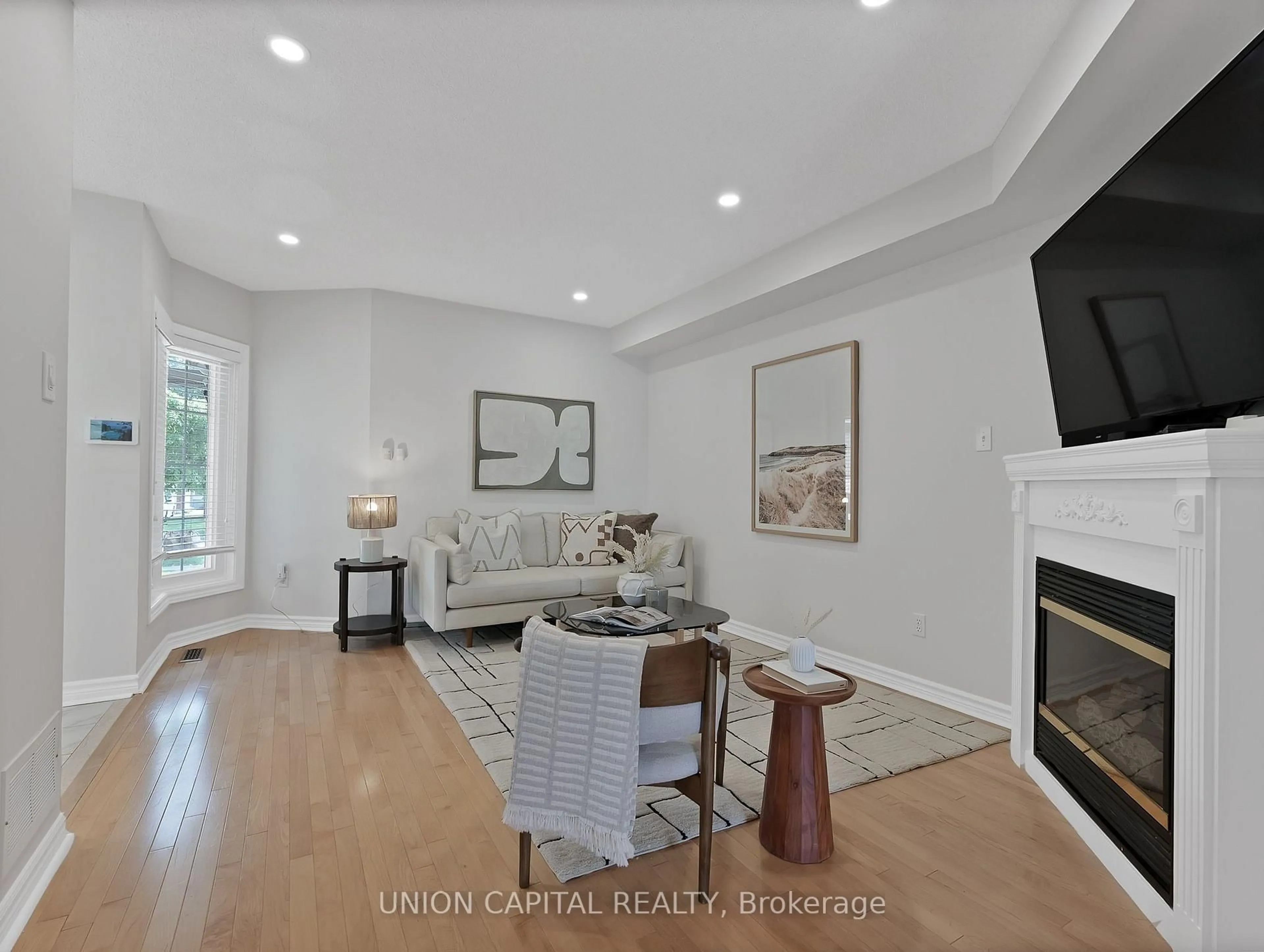 Living room with furniture, unknown for 147 Milliken Meadows Dr, Markham Ontario L3R 0V7