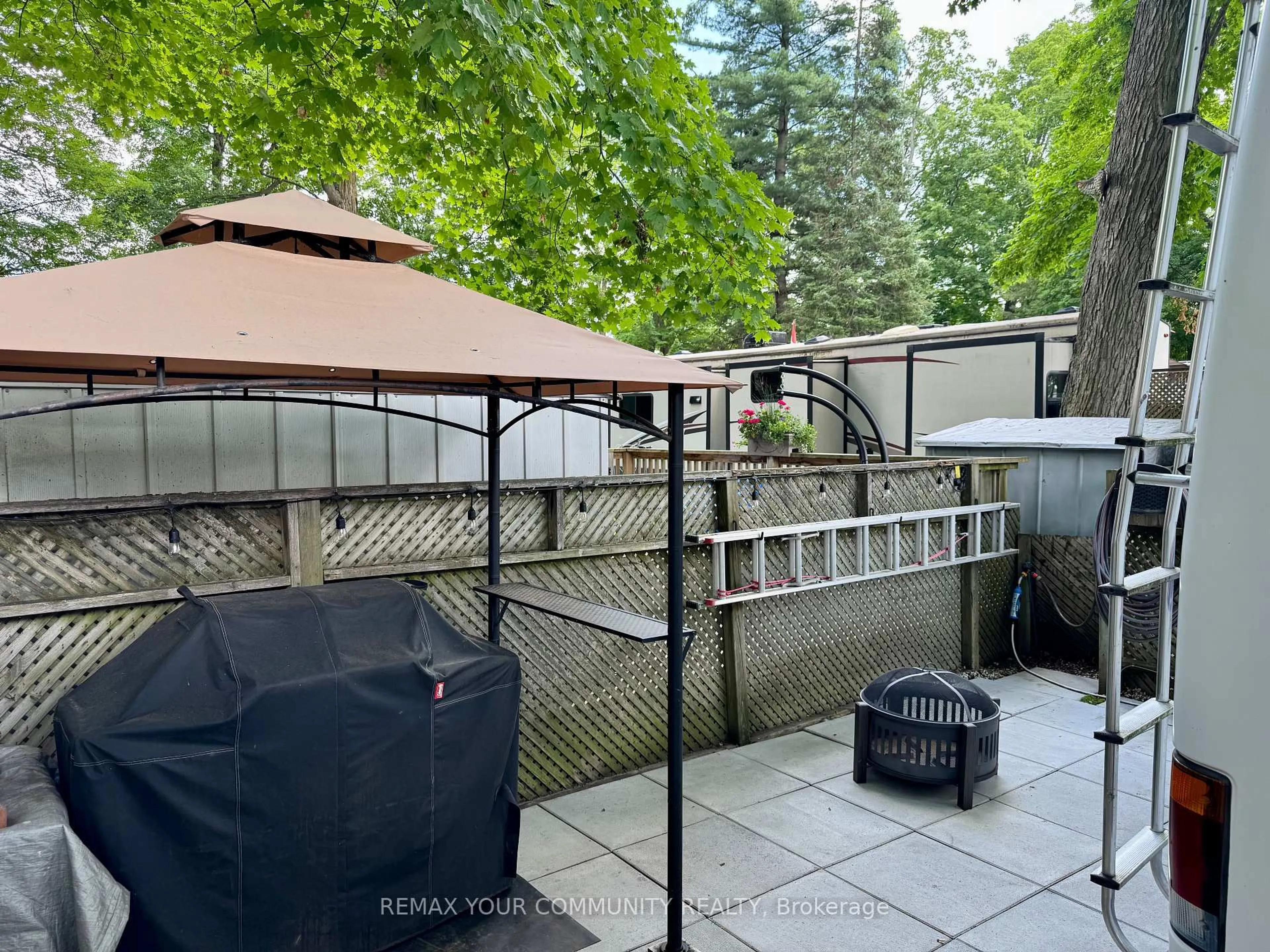 Patio, unknown for 285 Crydermans Sdrd #33, Georgina Ontario L0E 1A0