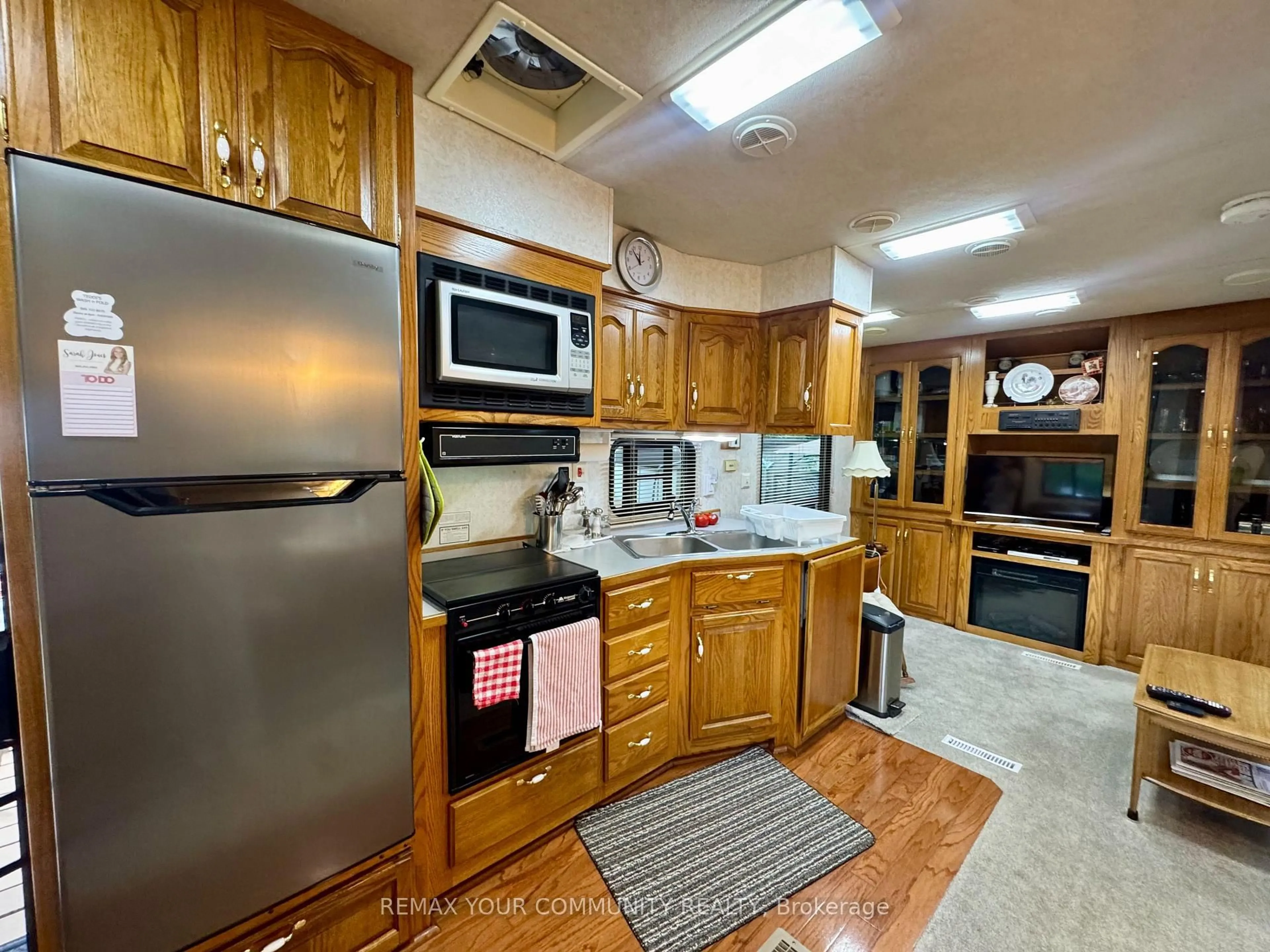 Standard kitchen, unknown for 285 Crydermans Sdrd #33, Georgina Ontario L0E 1A0