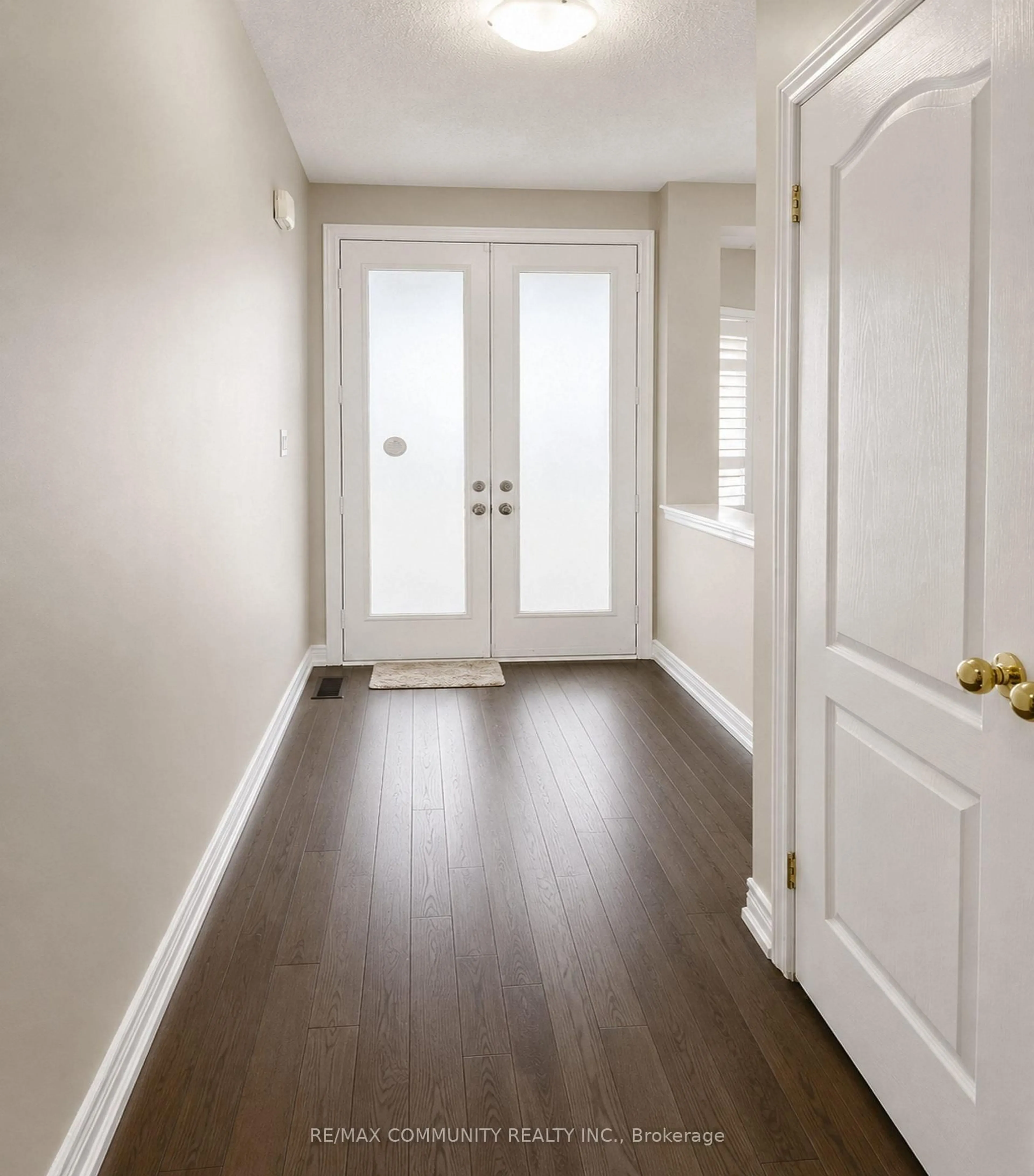 Indoor entryway for 1423 Lormel Gate Ave, Innisfil Ontario L0L 1W0