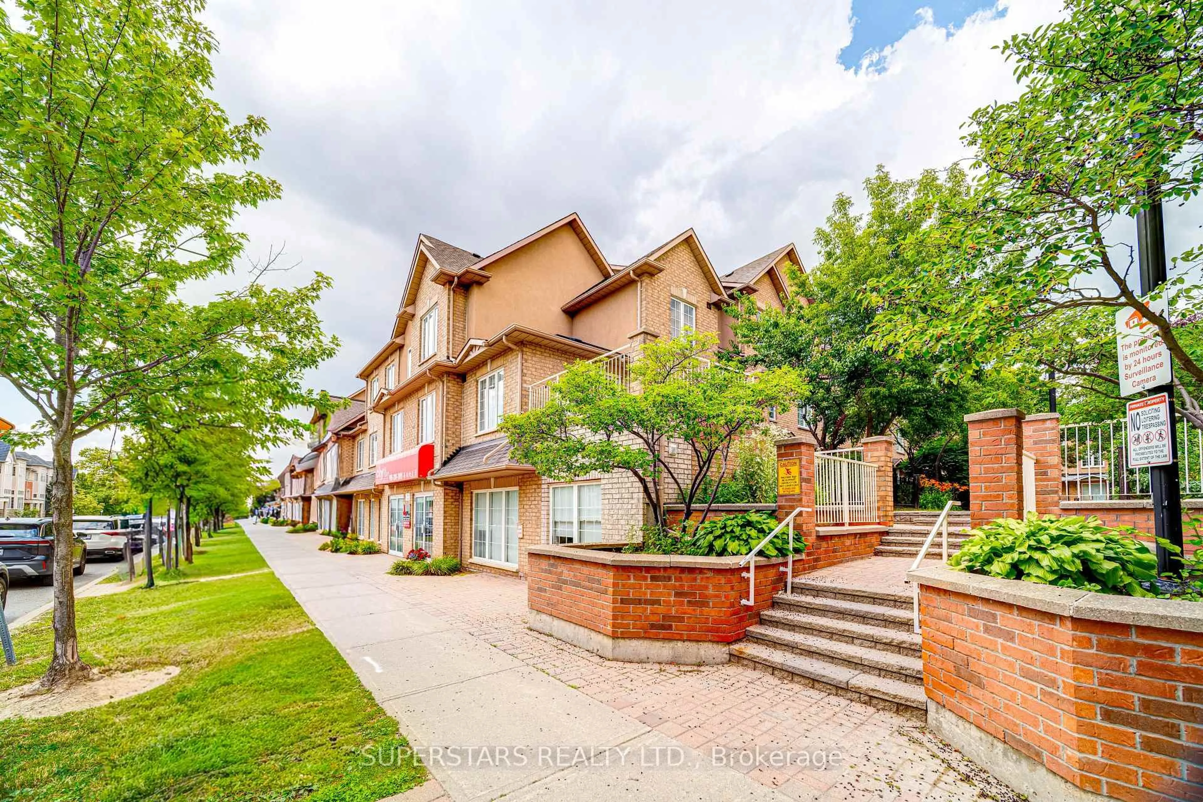 A pic from outside/outdoor area/front of a property/back of a property/a pic from drone, street for 10 Cox Blvd #27, Markham Ontario L3R 4G2