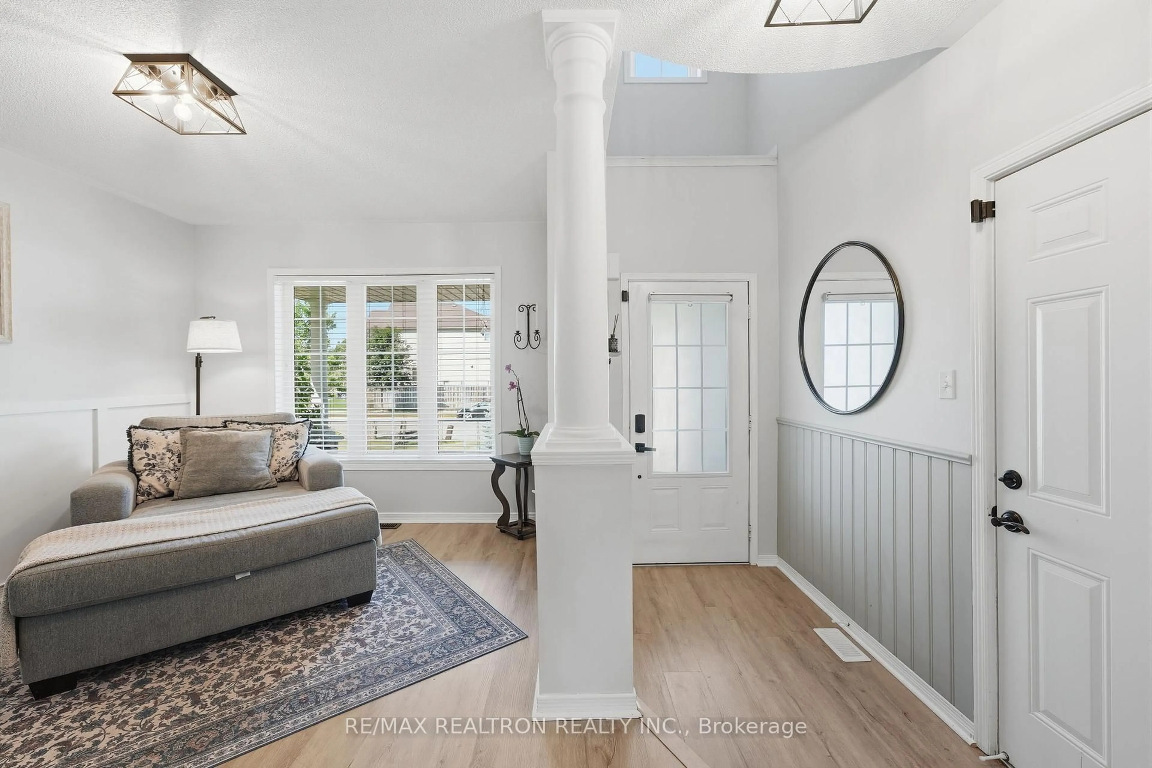 Indoor entryway for 273 Greenwood Dr, Essa Ontario L0M 1B4