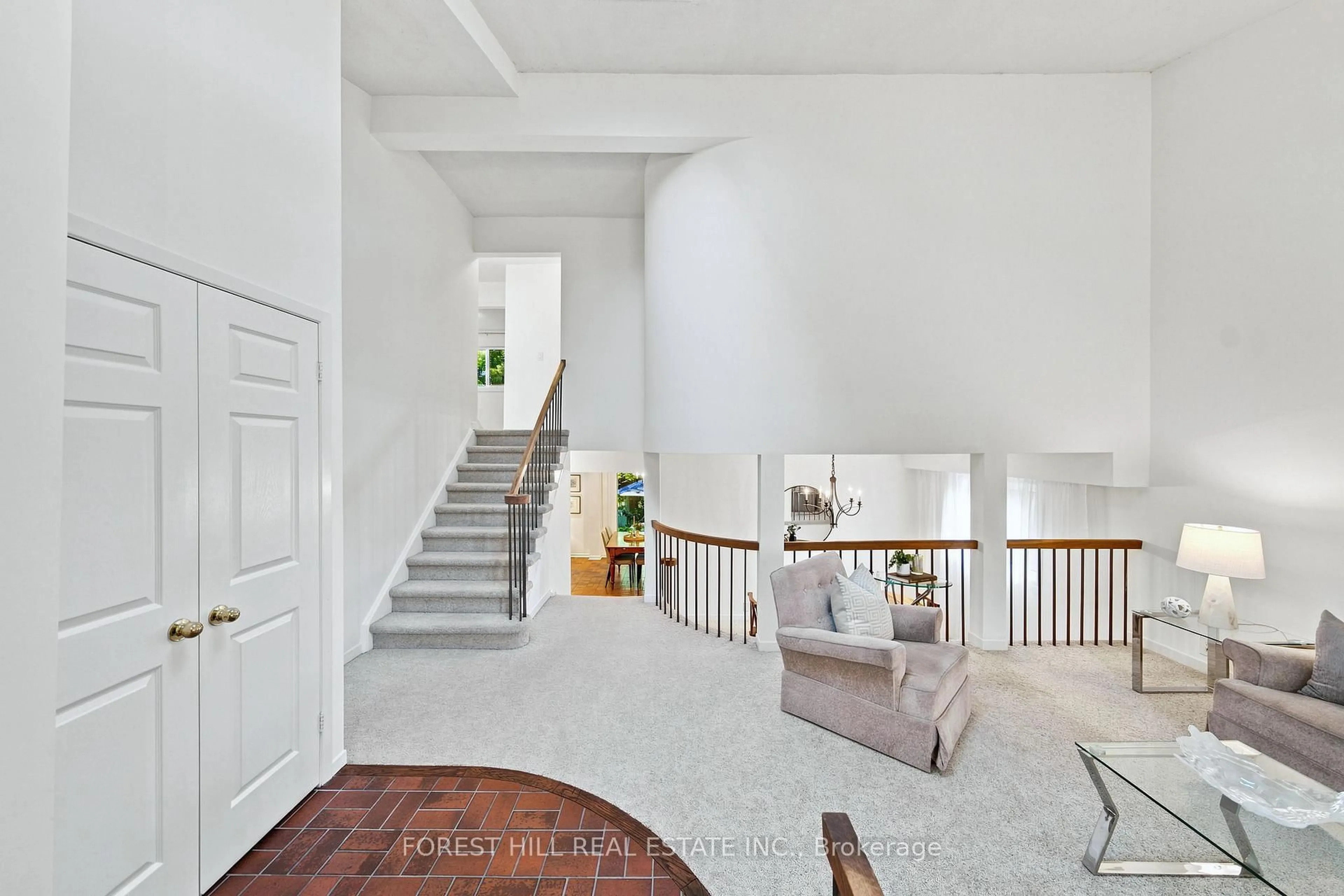 Indoor foyer for 84 Kings College Rd, Markham Ontario L3T 5J8