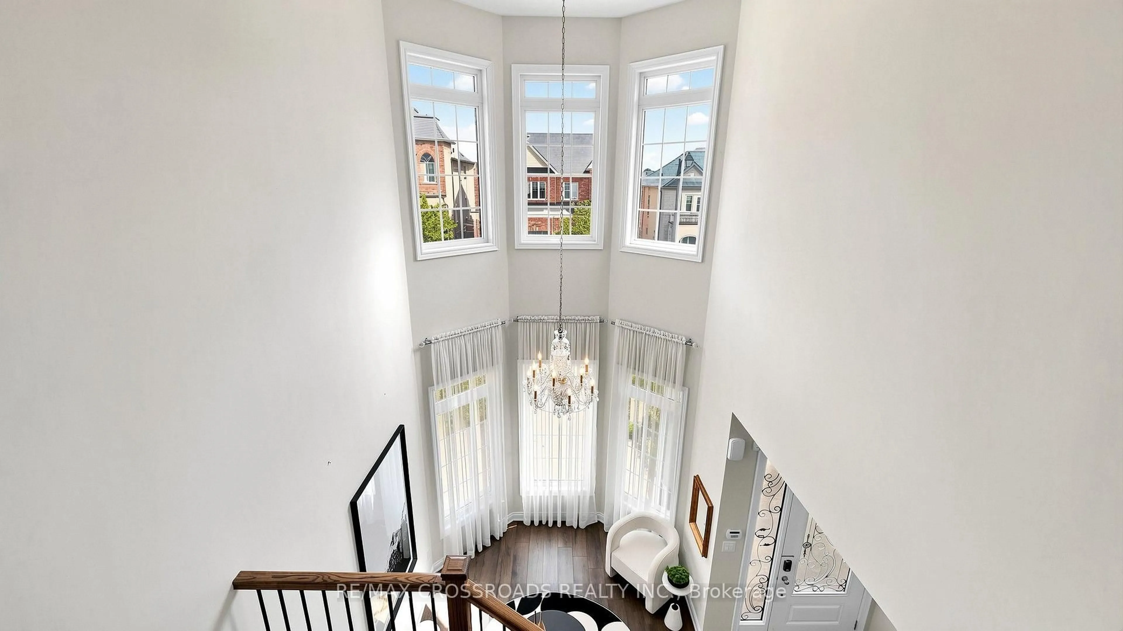 Indoor foyer for 18 Beckett Ave, Markham Ontario L6C 0W5