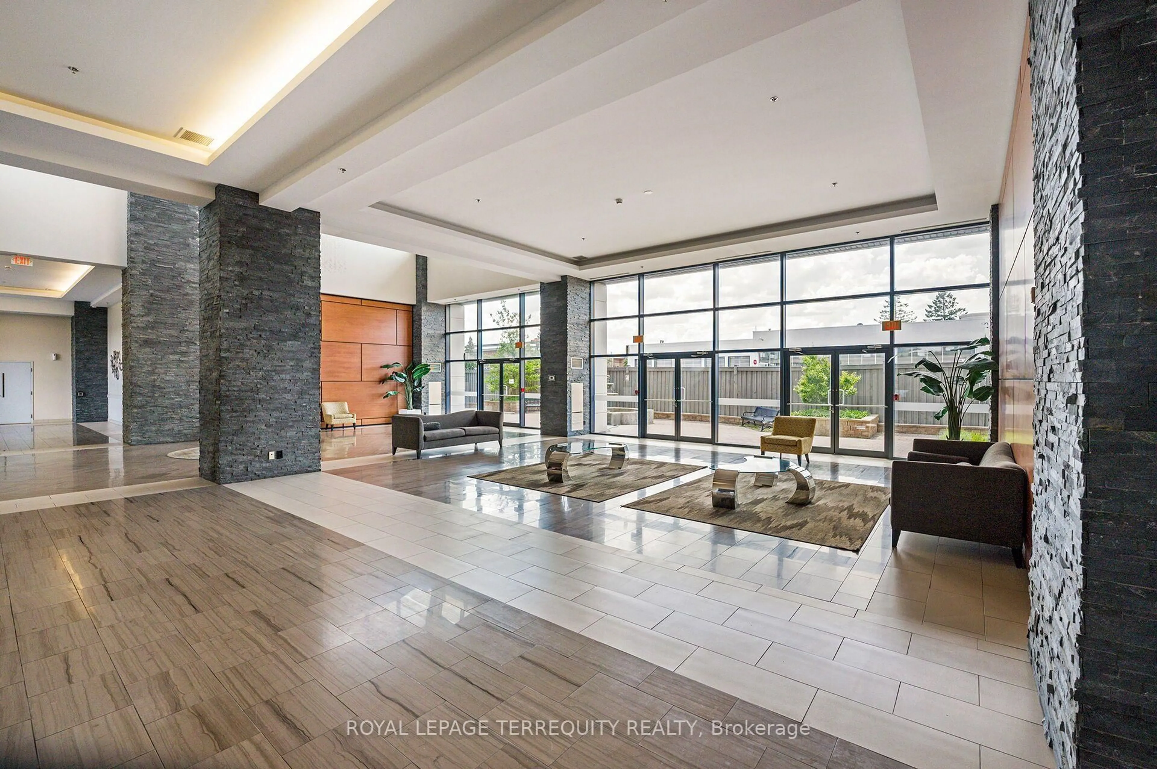 Indoor foyer for 12 Woodstream Blvd #709, Vaughan Ontario L4L 8C3