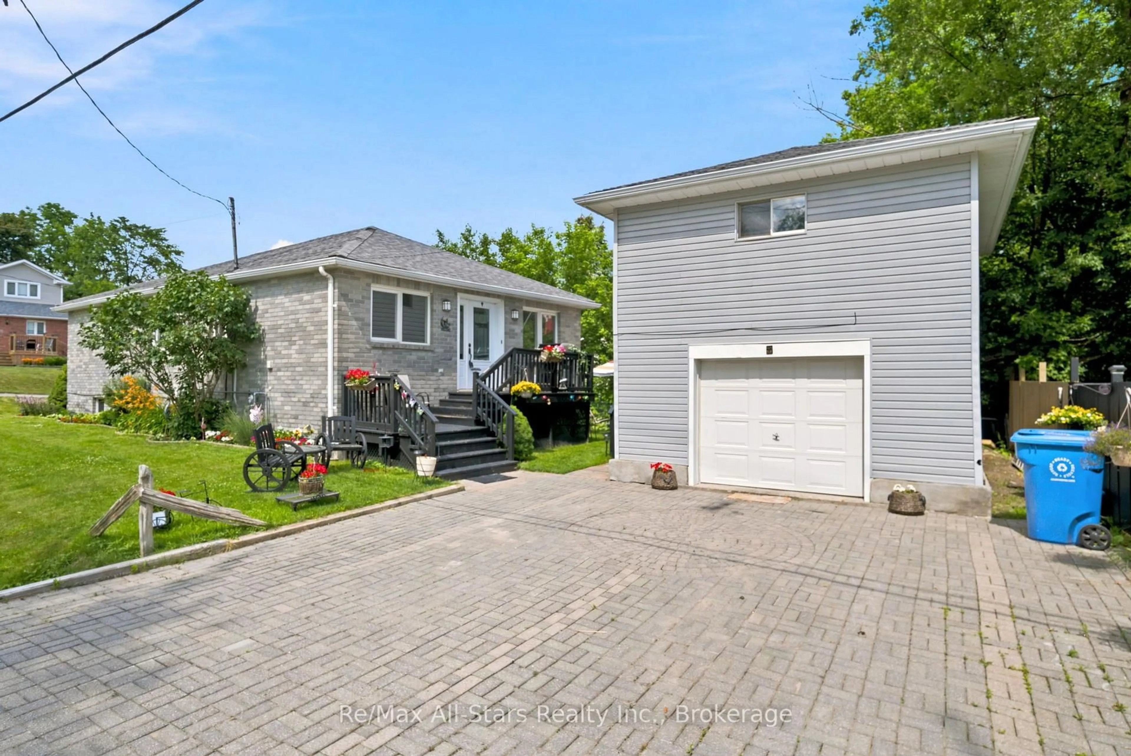 Unknown for 1 Maple Grove St, Whitchurch-Stouffville Ontario L4A 7X3