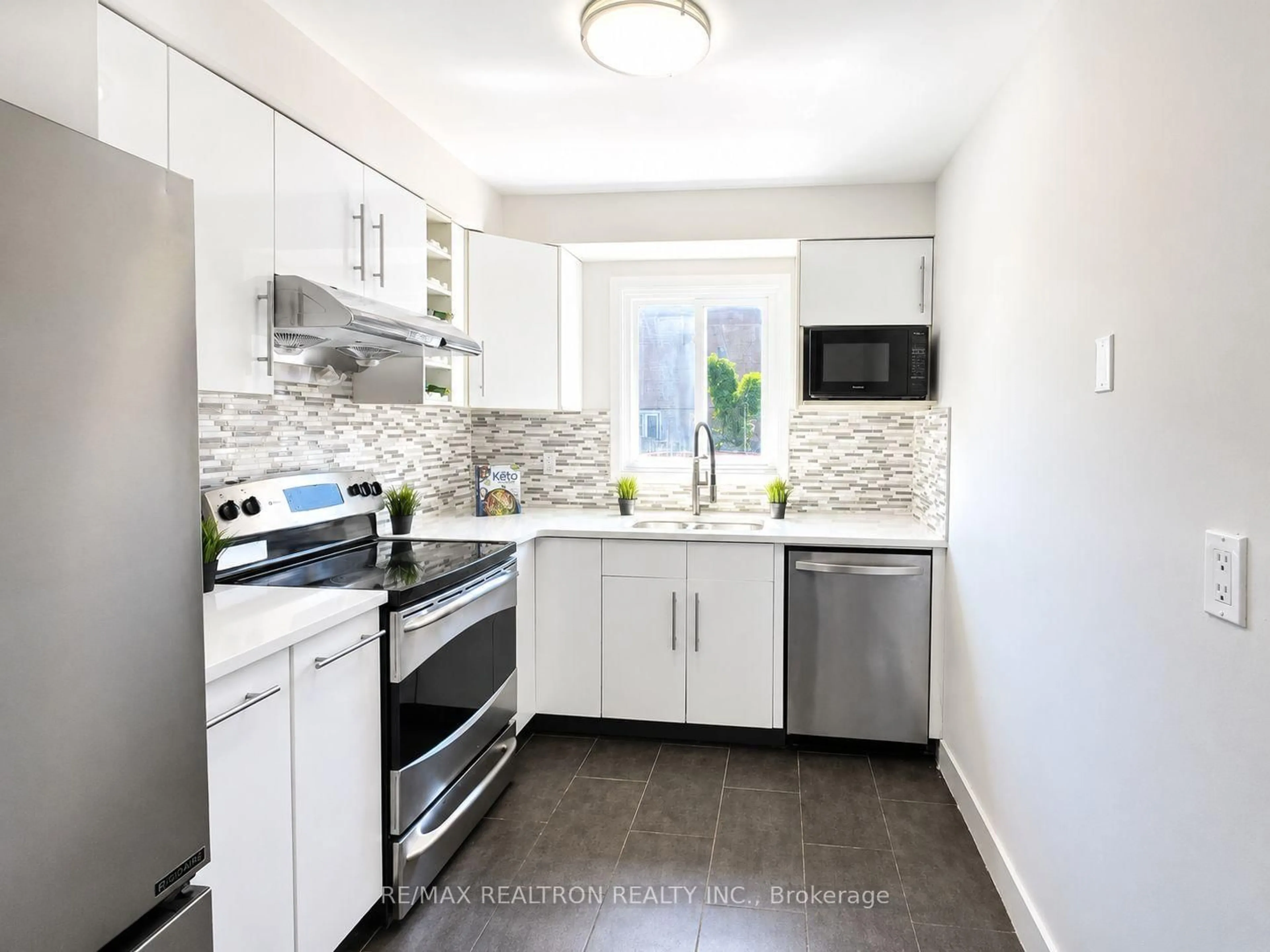 Unknown for 64 Dunbar Cres, Markham Ontario L3R 6W6
