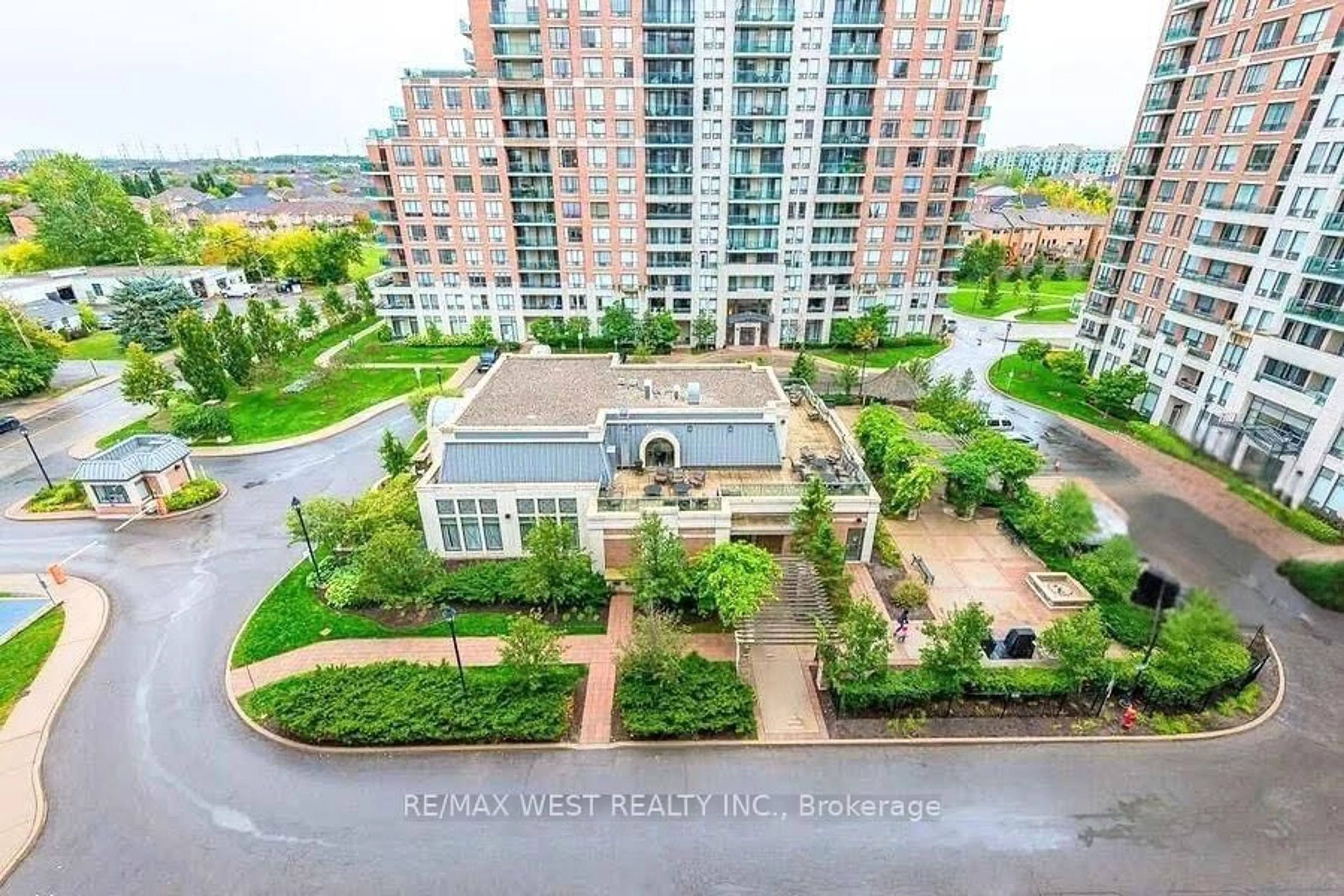 A pic from outside/outdoor area/front of a property/back of a property/a pic from drone, city buildings view from balcony for 350 Red Maple Rd #814, Richmond Hill Ontario L4C 0T5