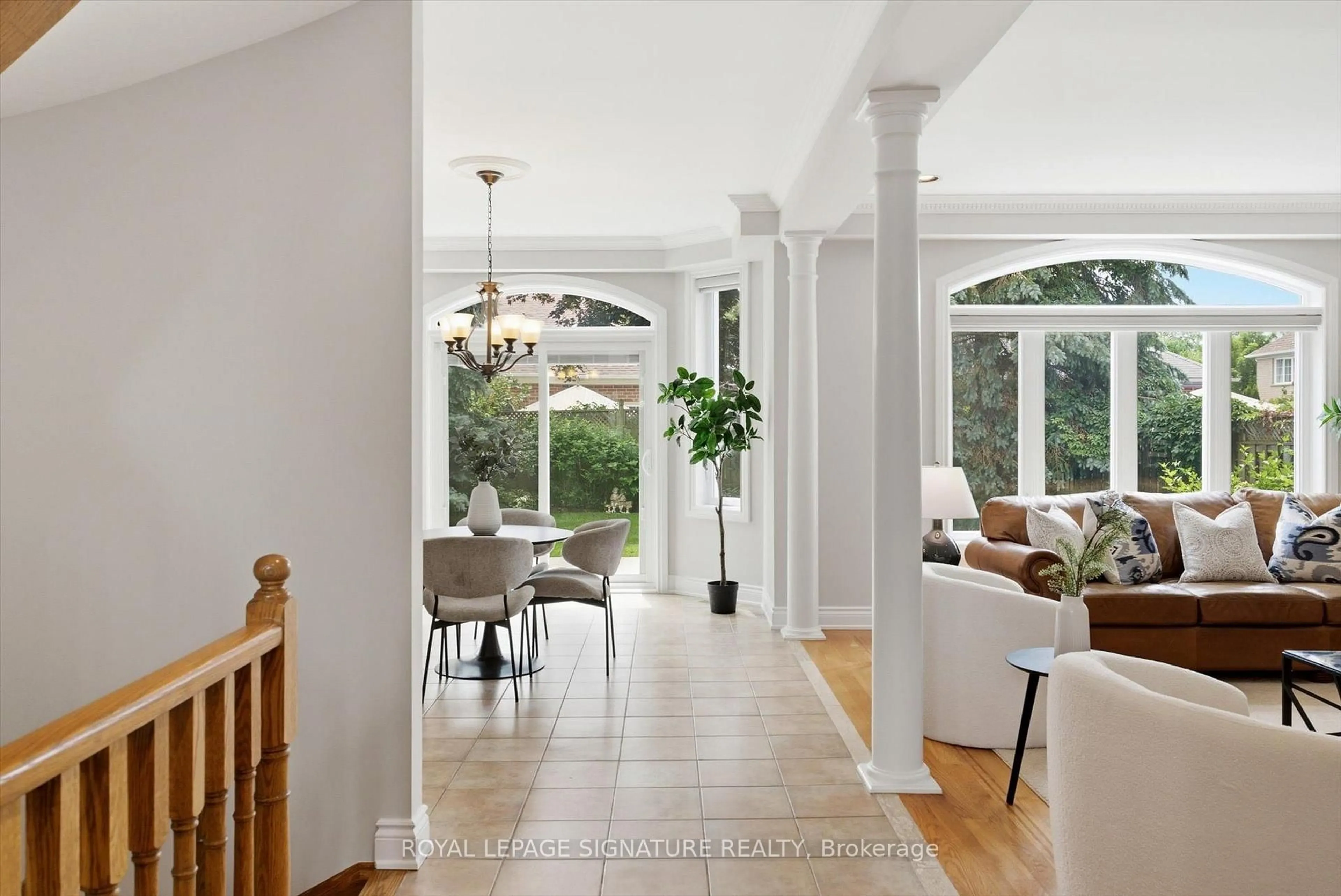 Indoor entryway for 23 Kaitlin Dr, Richmond Hill Ontario L4E 3W6