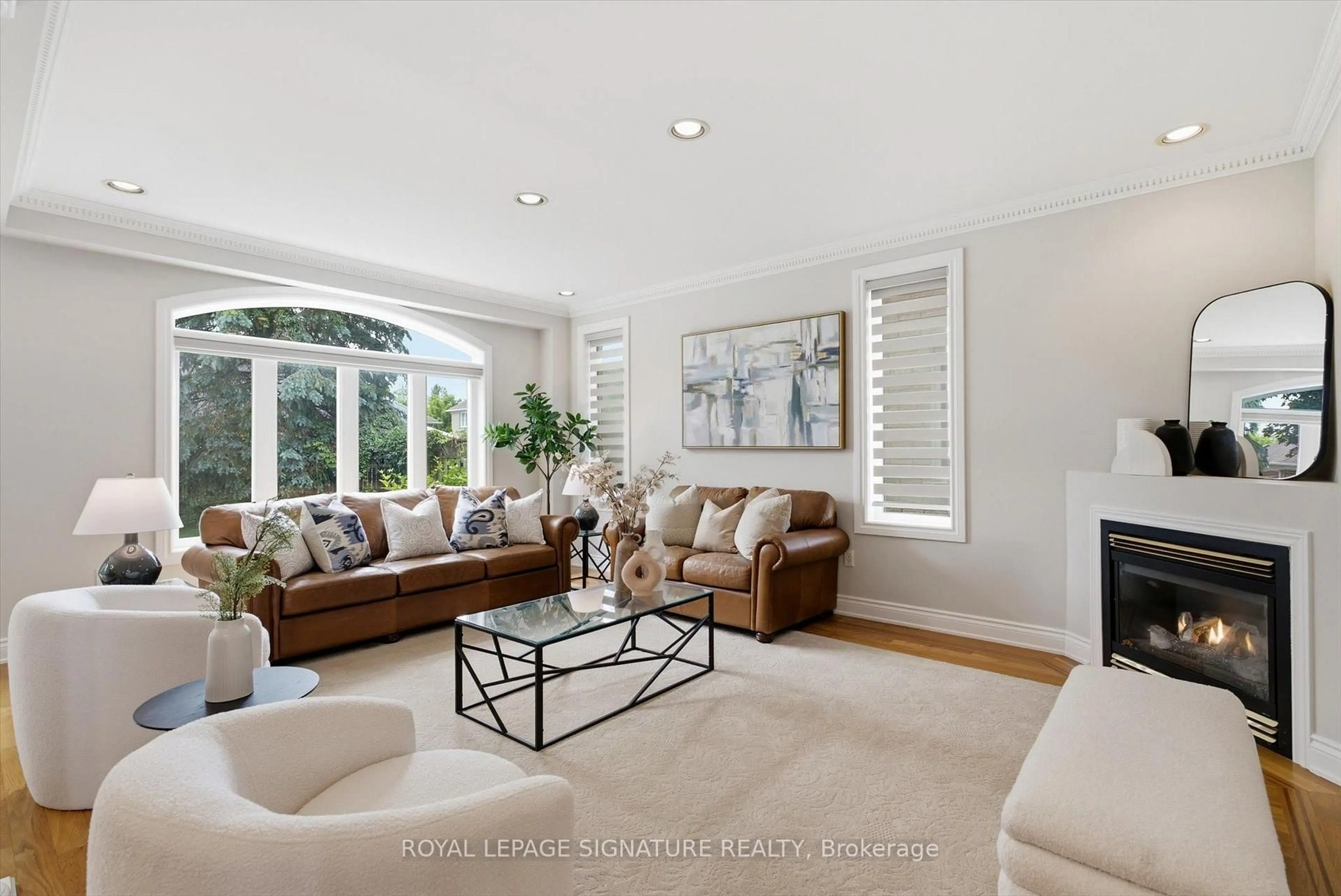 Living room with furniture, unknown for 23 Kaitlin Dr, Richmond Hill Ontario L4E 3W6