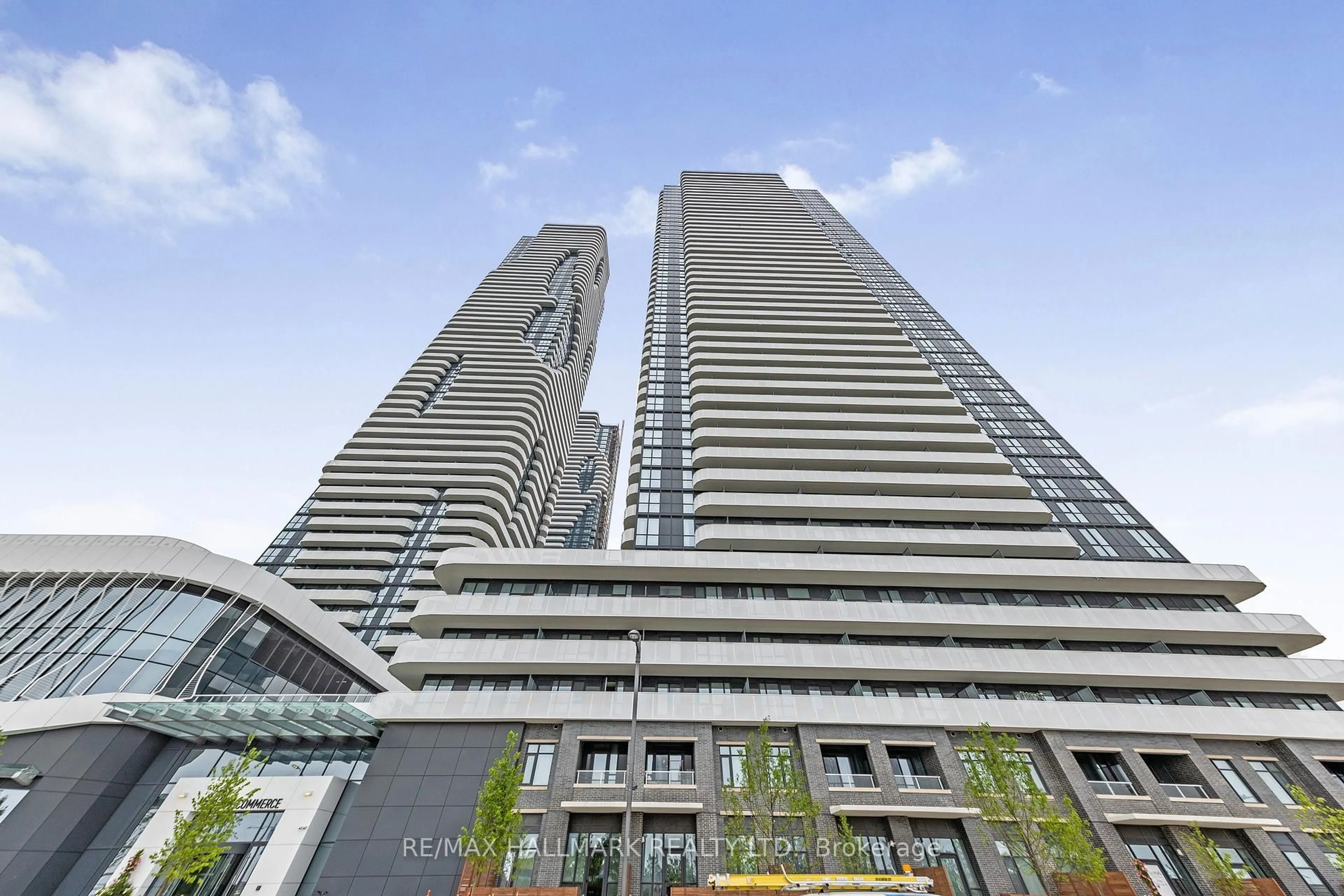 Indoor foyer for 225 Commerce St #4312, Vaughan Ontario L4K 0R1