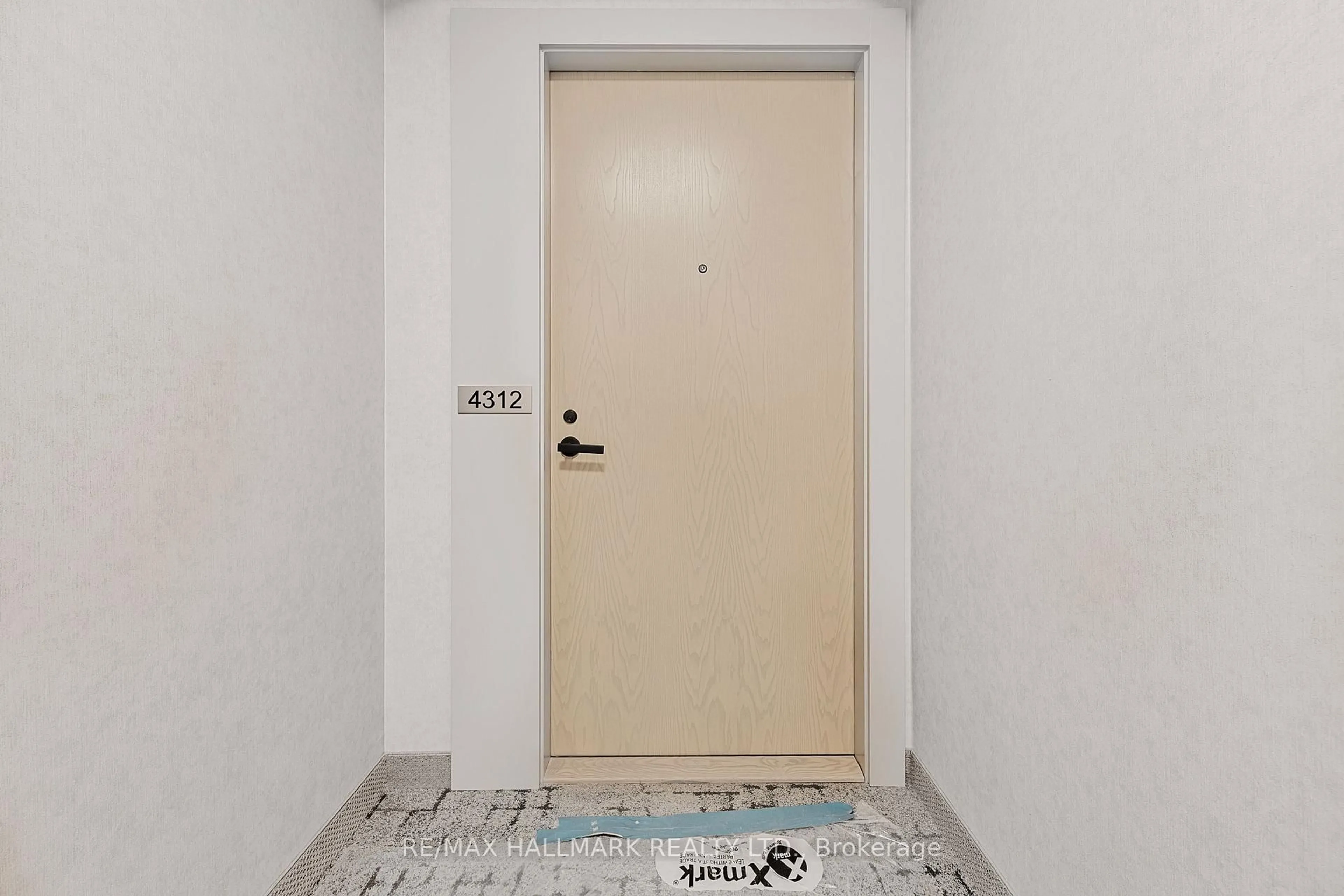 Indoor entryway for 225 Commerce St #4312, Vaughan Ontario L4K 0R1