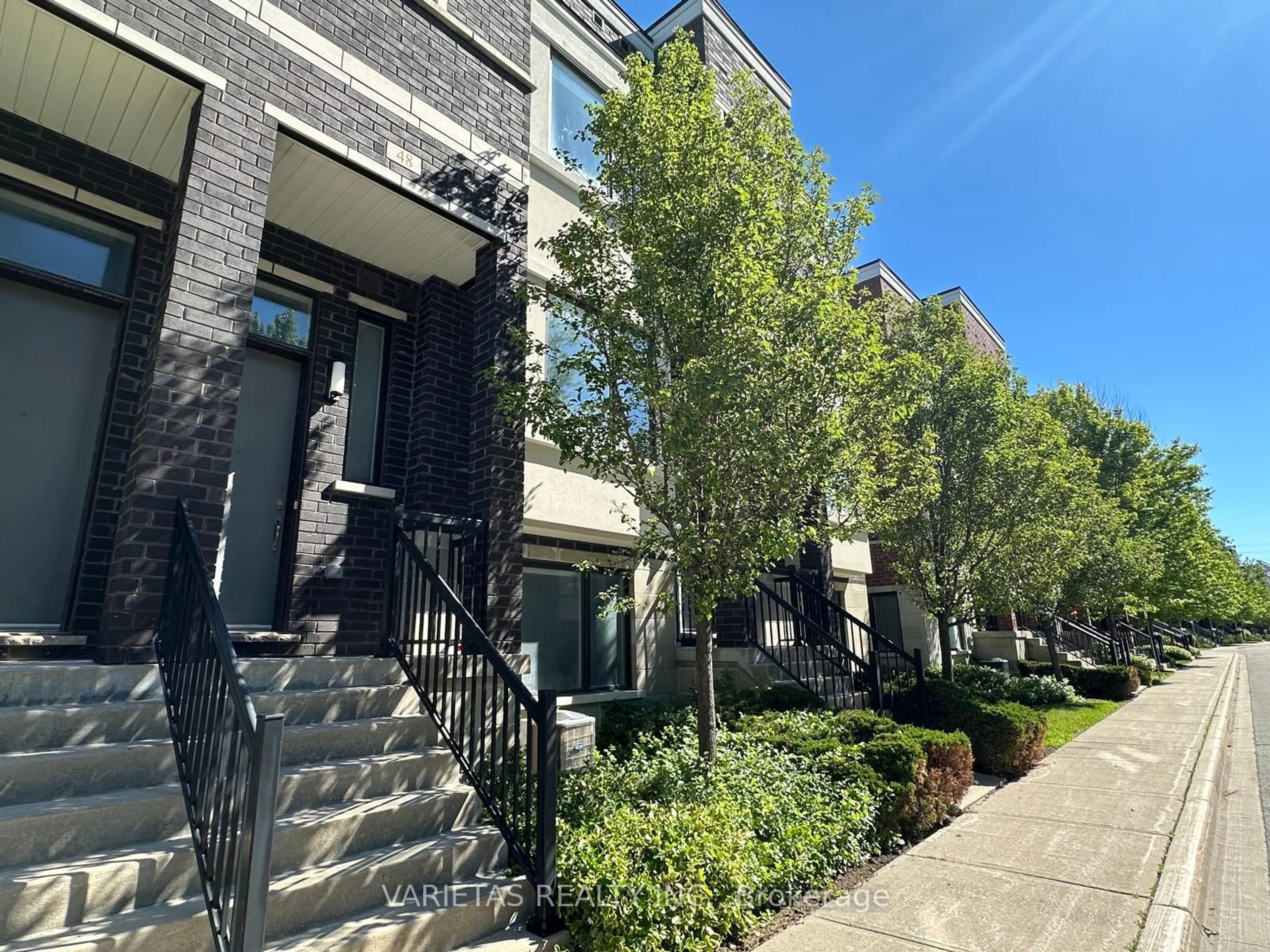 A pic from outside/outdoor area/front of a property/back of a property/a pic from drone, street for 48 Ambler Lane, Richmond Hill Ontario L4C 0Z8