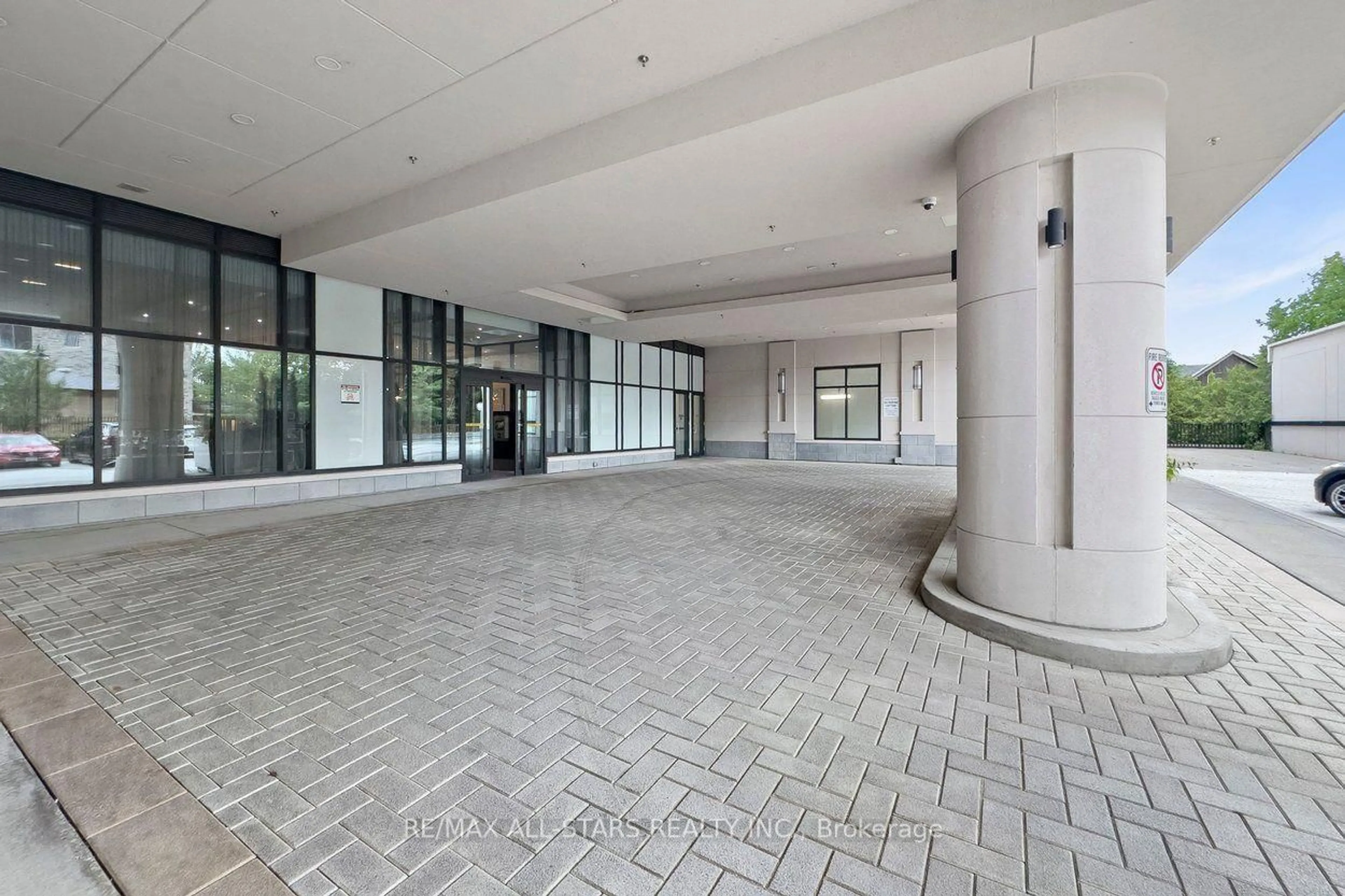 Indoor foyer for 20 Fred Varley Dr #219, Markham Ontario L3R 1S4