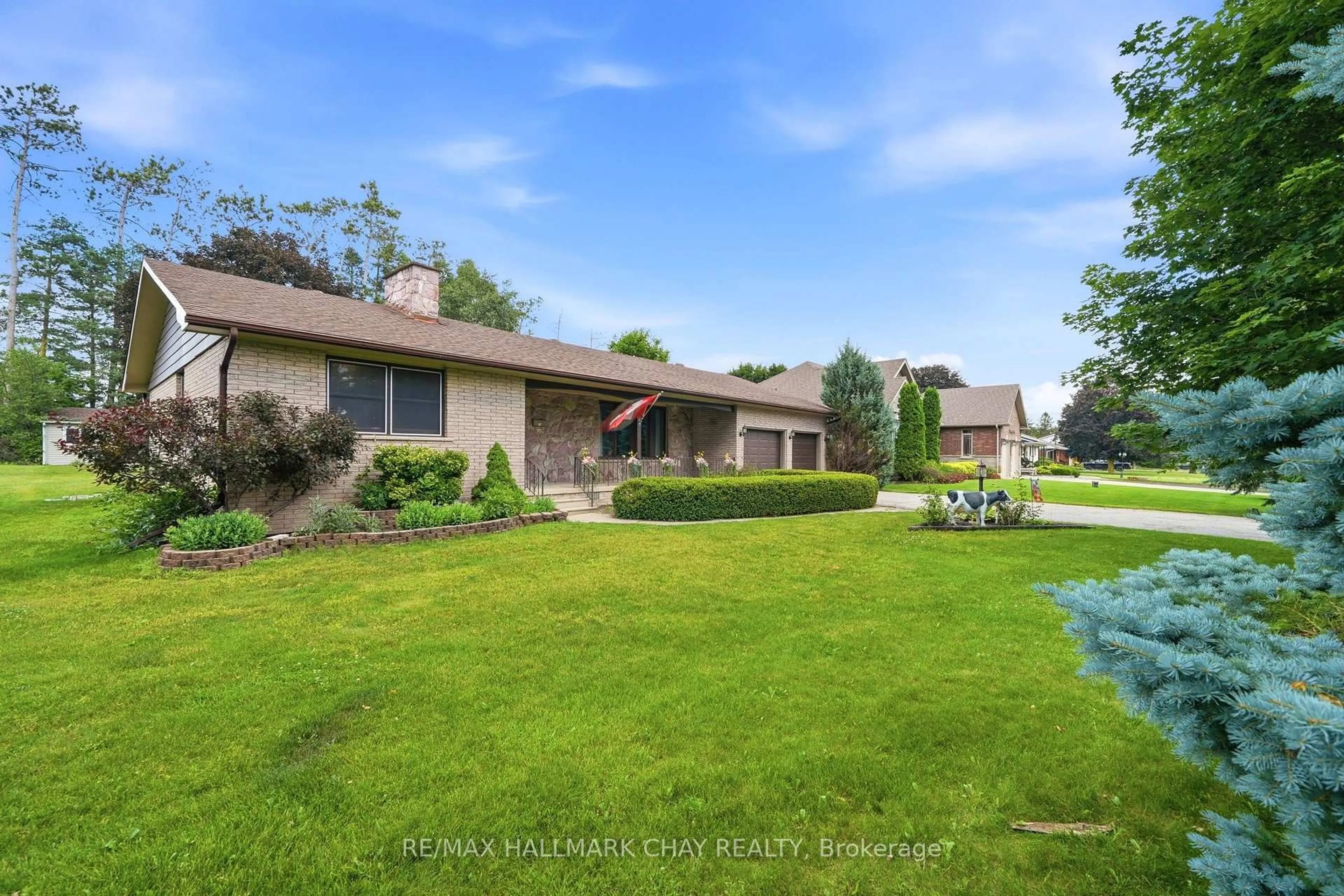 A pic from outside/outdoor area/front of a property/back of a property/a pic from drone, water/lake/river/ocean view for 14 Douglas Dr, New Tecumseth Ontario L9R 1J9