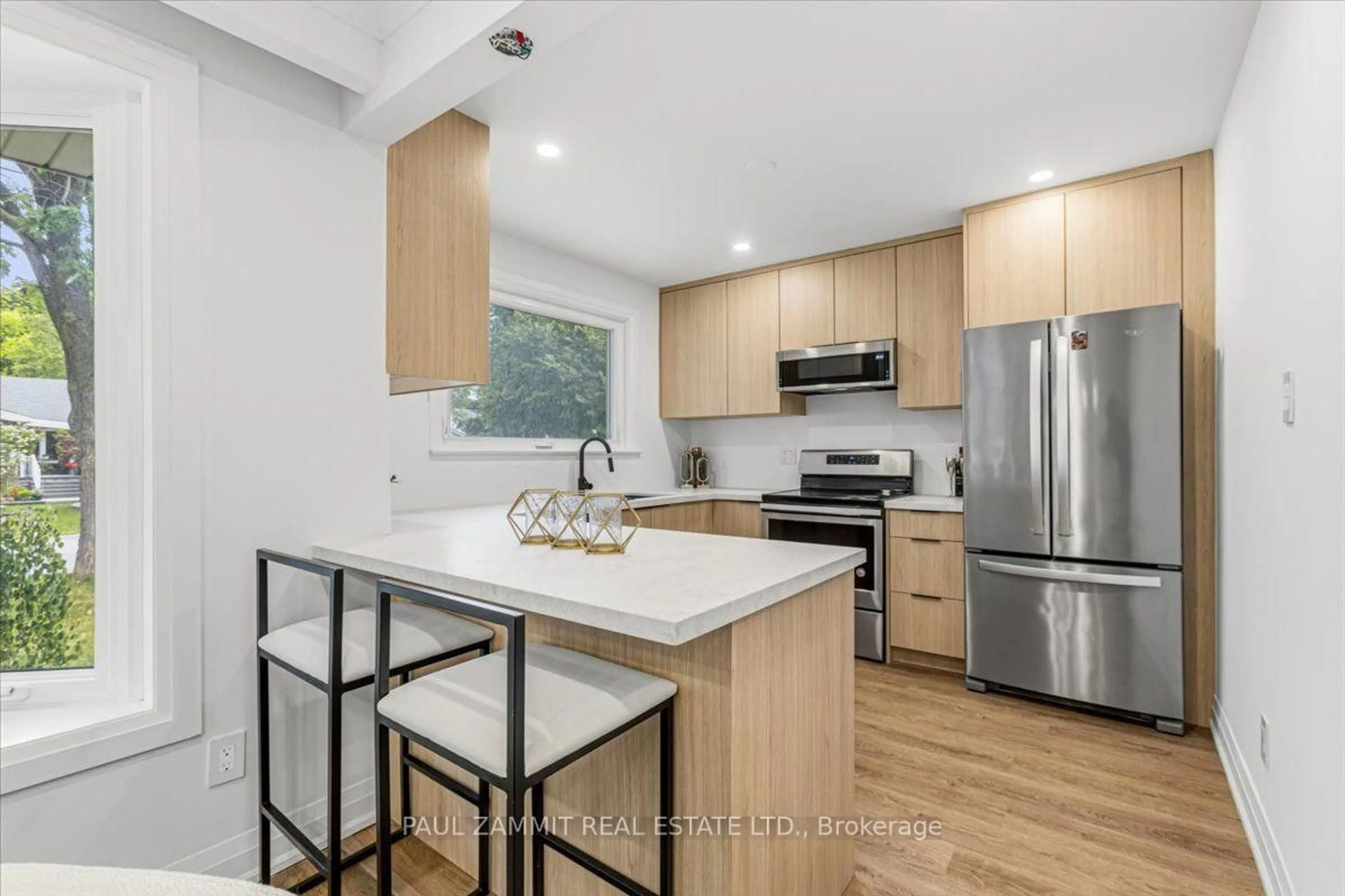 Open concept kitchen, unknown for 246 Zelda Cres, Richmond Hill Ontario L4C 2Y5