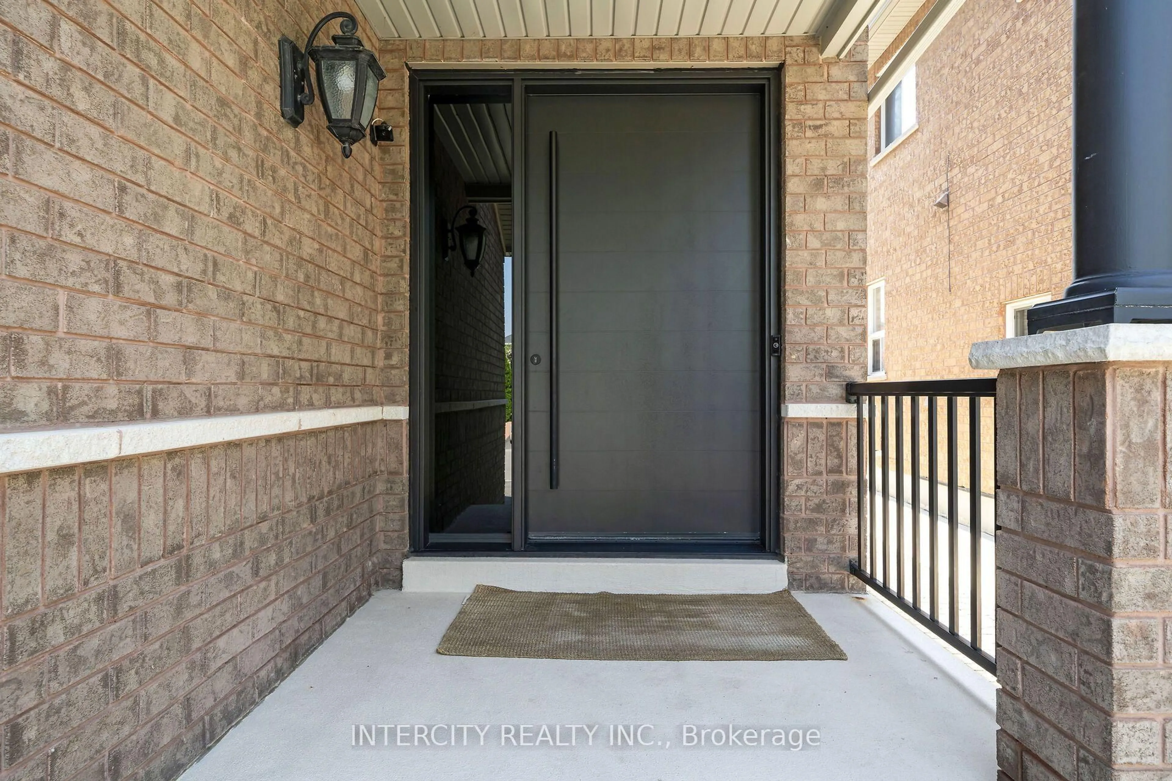 Indoor entryway for 105 Via Carmine Ave, Vaughan Ontario L4H 1Z9