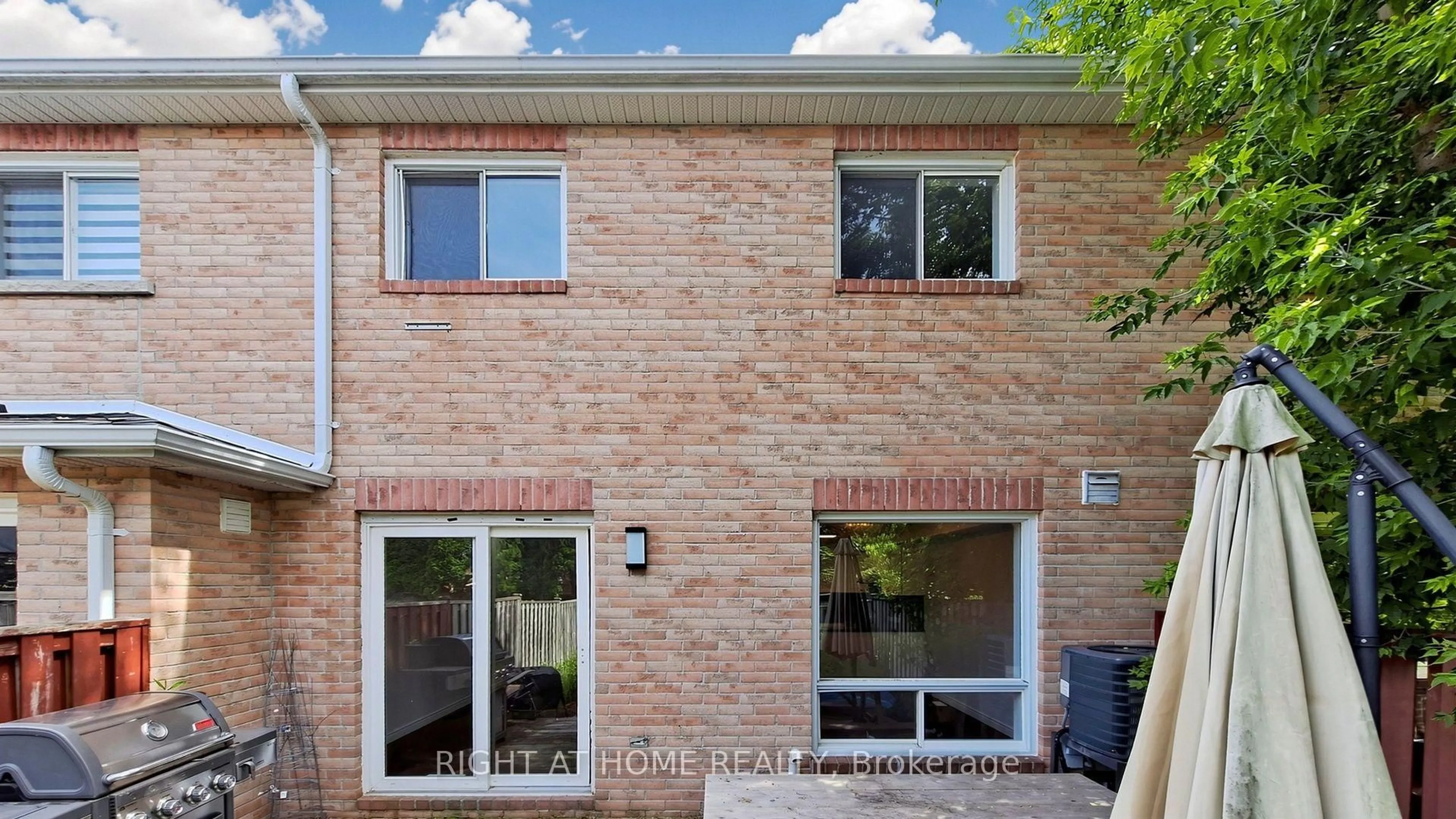 Home with brick exterior material, street for 206 Fairwood Dr, Georgina Ontario L4P 3Y5