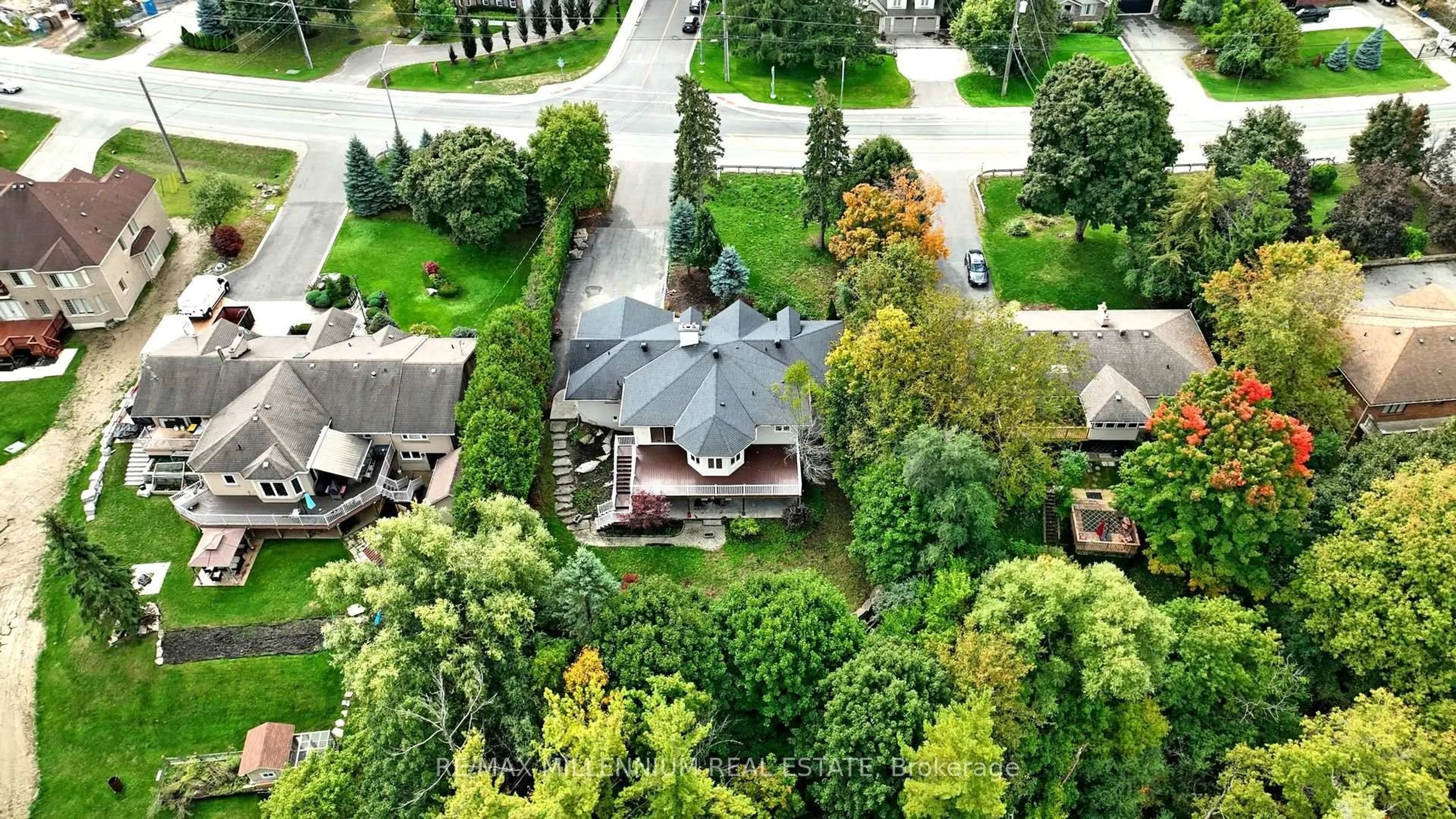 A pic from outside/outdoor area/front of a property/back of a property/a pic from drone, street for 678 Nashville Rd, Vaughan Ontario L0J 1C0