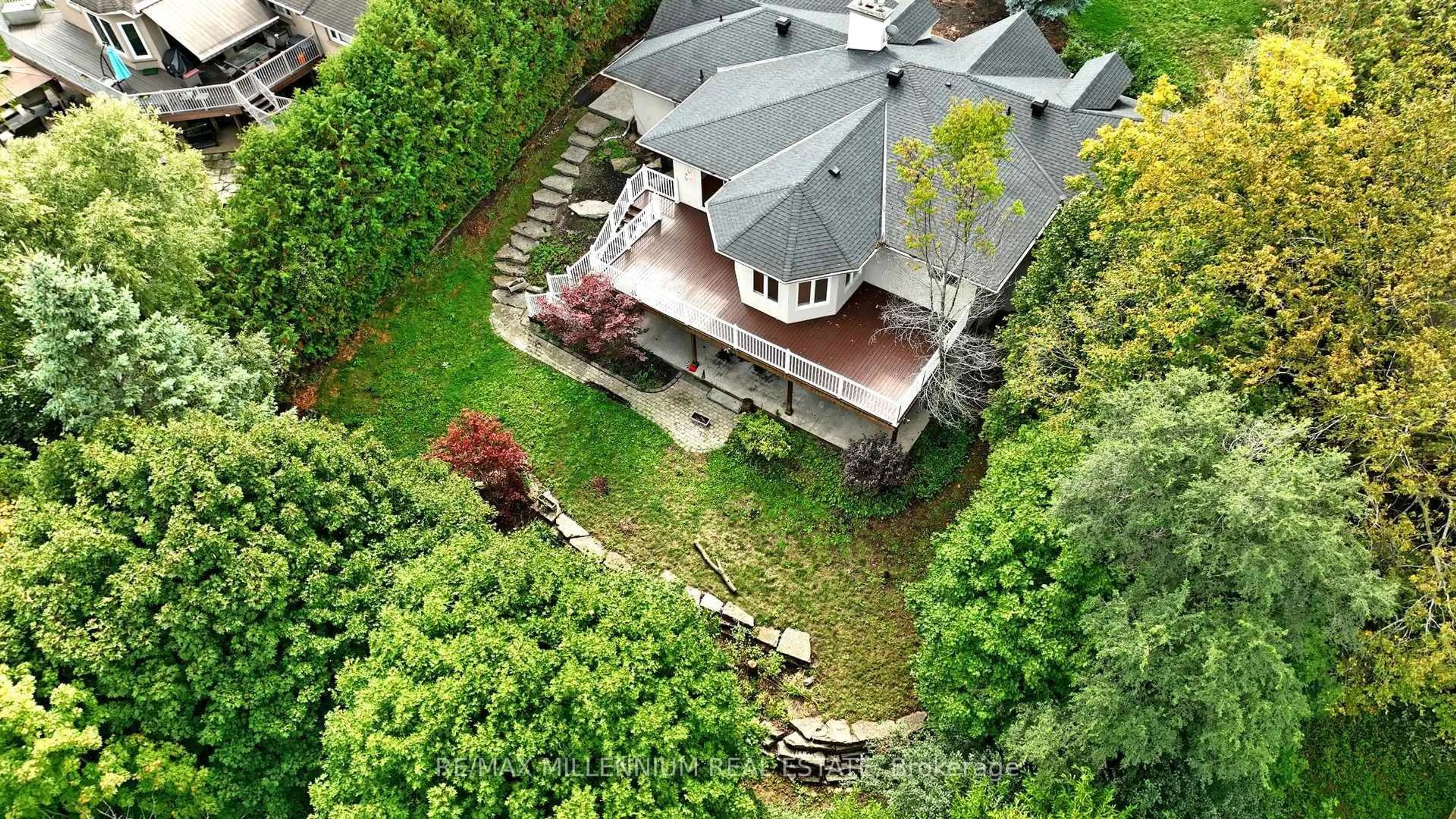 A pic from outside/outdoor area/front of a property/back of a property/a pic from drone, street for 678 Nashville Rd, Vaughan Ontario L0J 1C0
