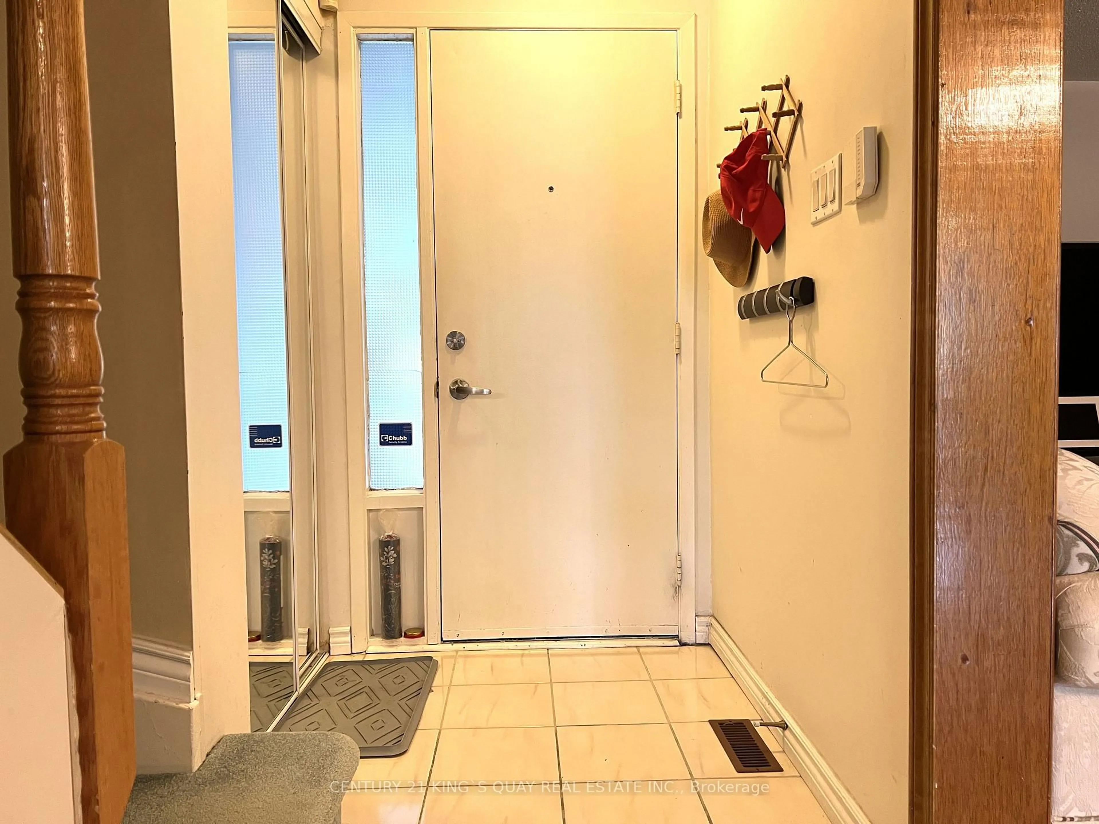 Indoor entryway for 113 Stirling Cres, Markham Ontario L3R 7J9