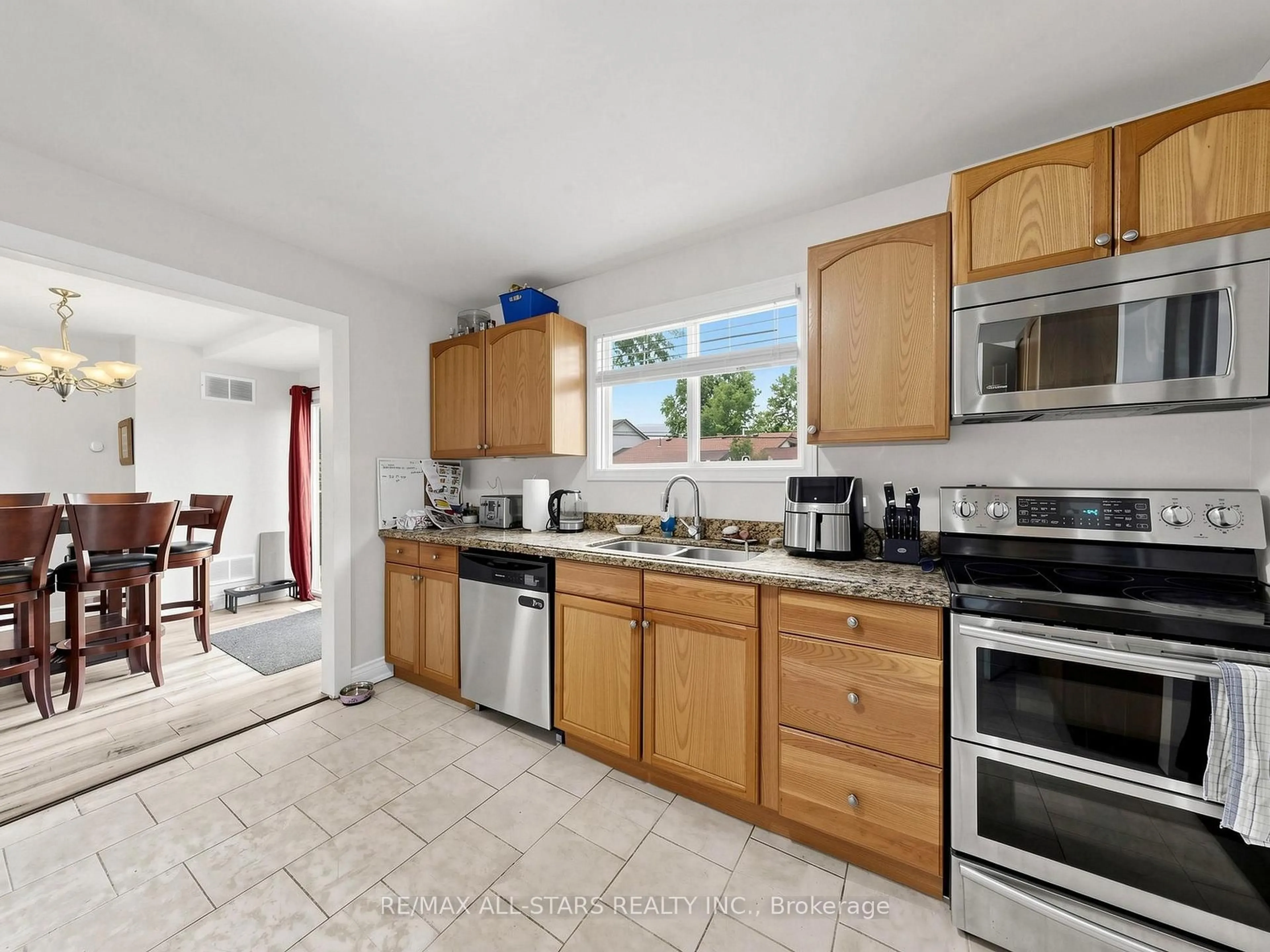 Standard kitchen, ceramic/tile floor for 374 Adeline Dr, Georgina Ontario L4P 3C3