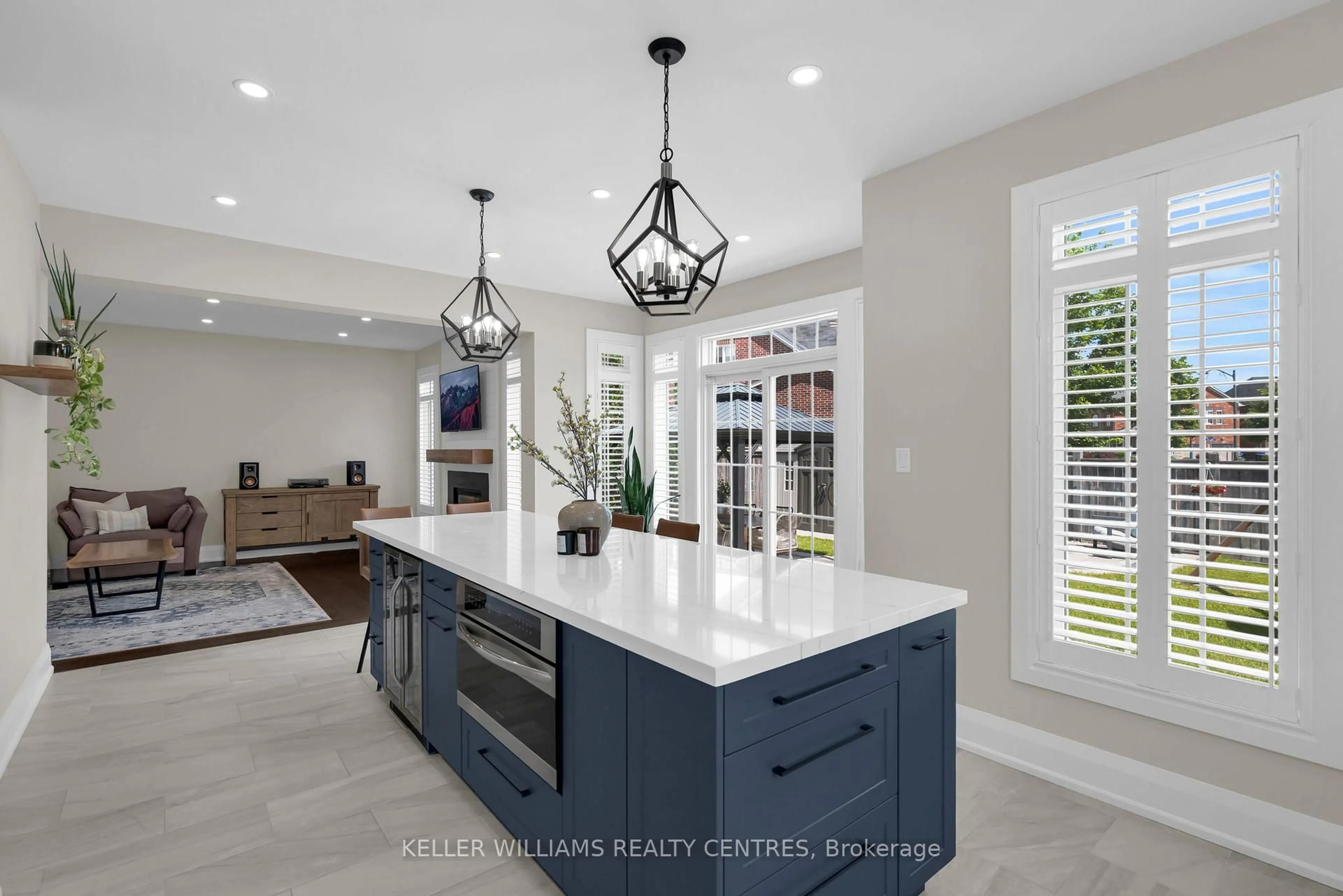 Open concept kitchen, ceramic/tile floor for 2 Jewelwing Crt, Bradford West Gwillimbury Ontario L4L 2K1